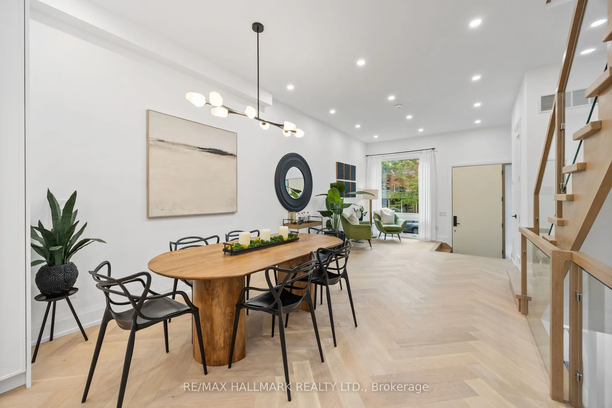 98 Hogarth Avenue