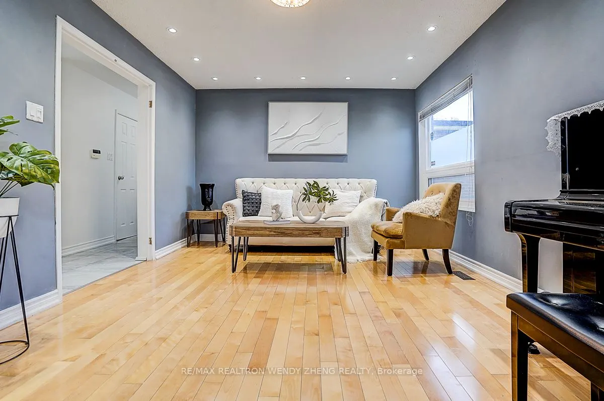 90 Radwell Crescent