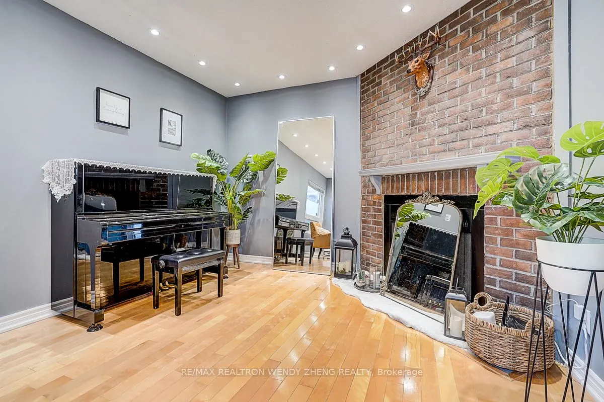 90 Radwell Crescent