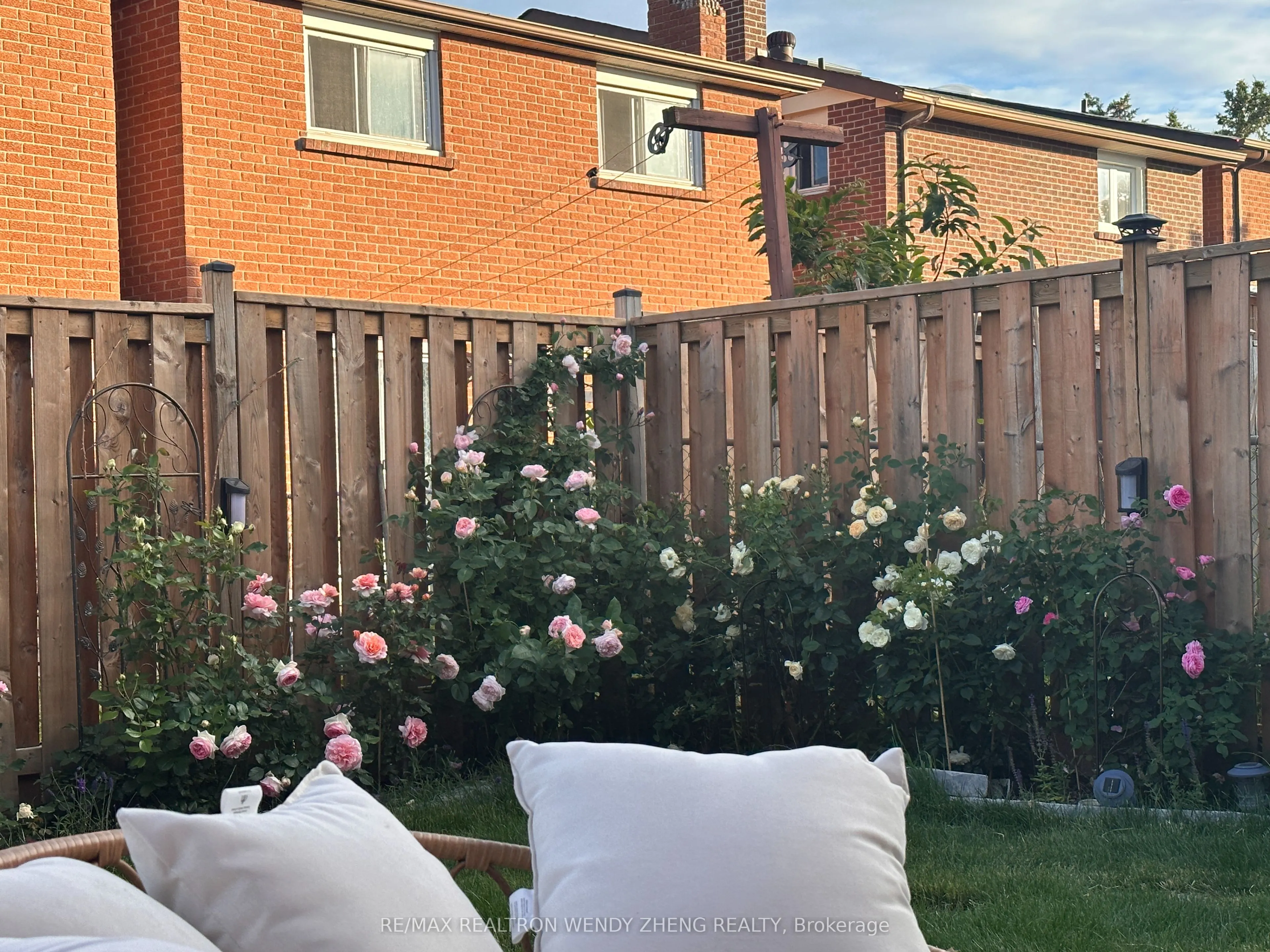 90 Radwell Crescent