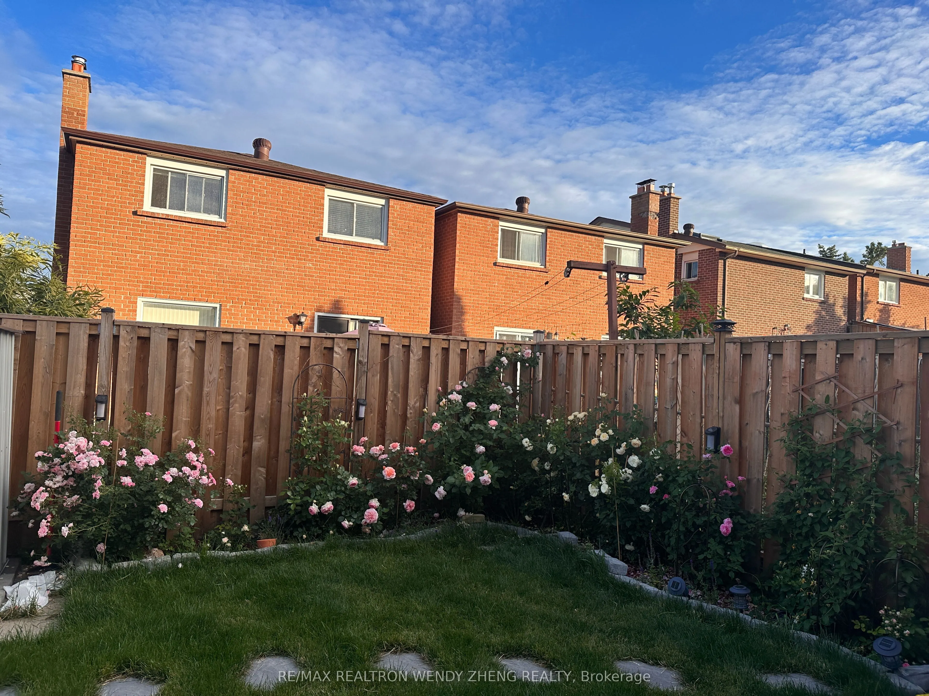 90 Radwell Crescent