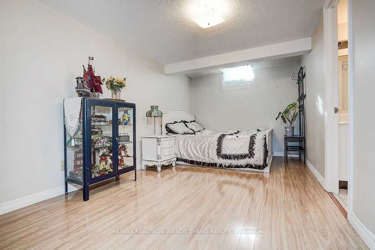 90 Radwell Crescent