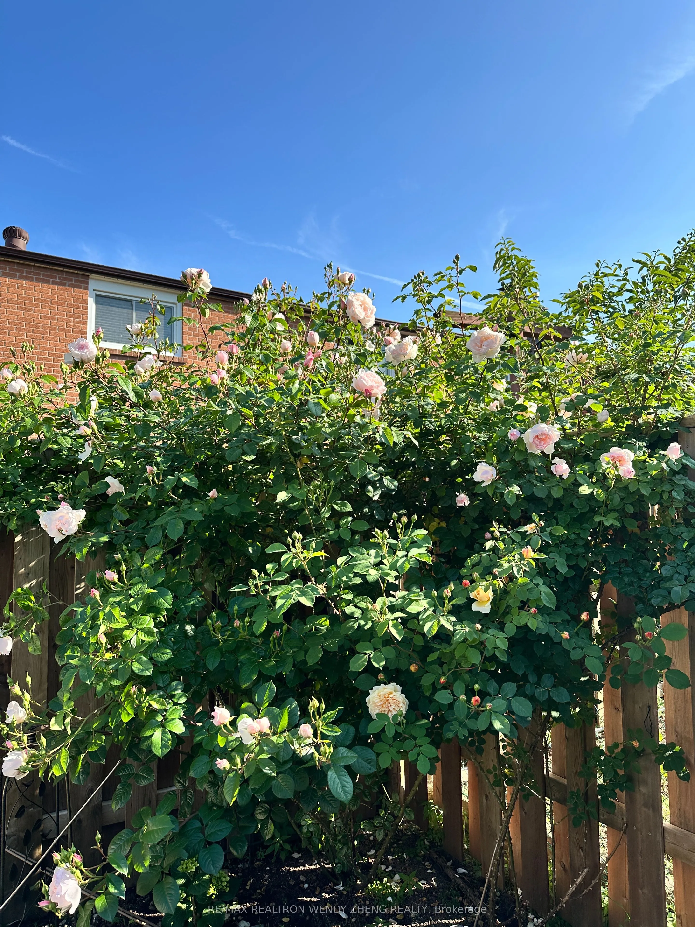 90 Radwell Crescent