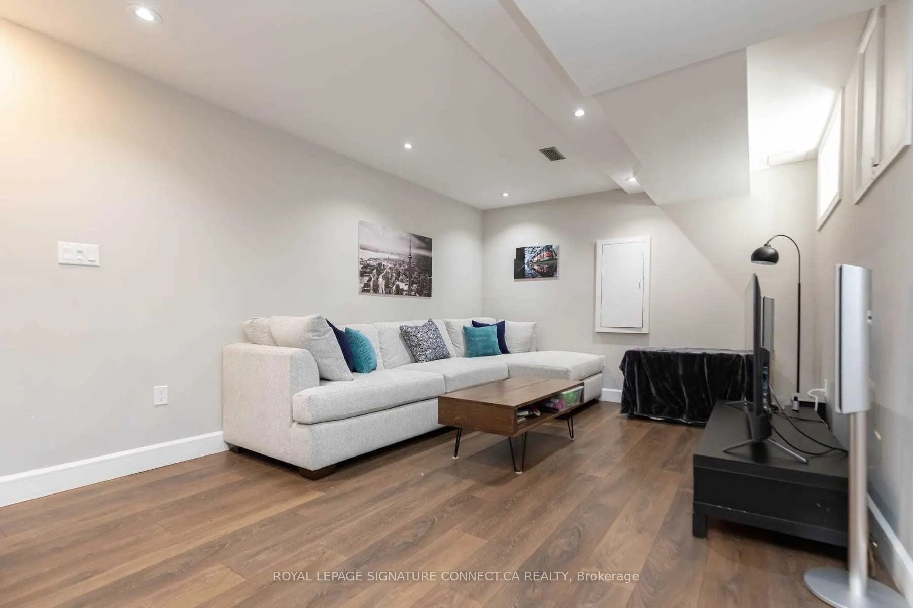 80 Oakcrest Avenue