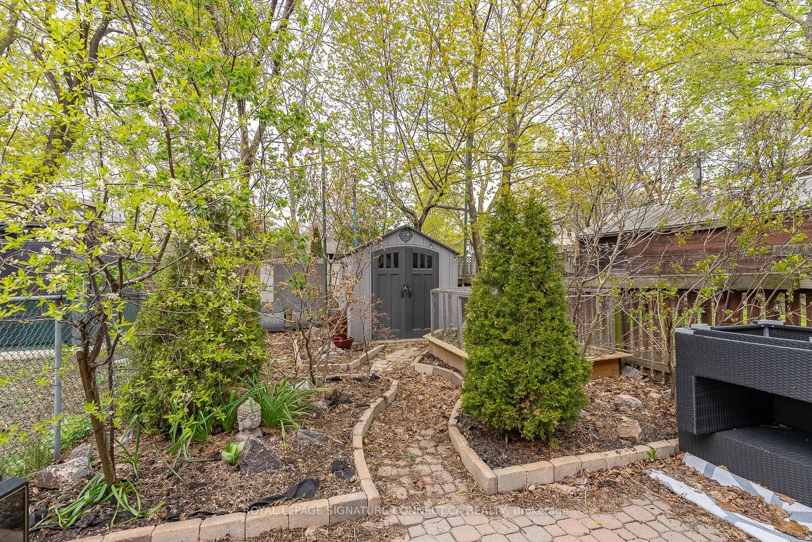 80 Oakcrest Avenue
