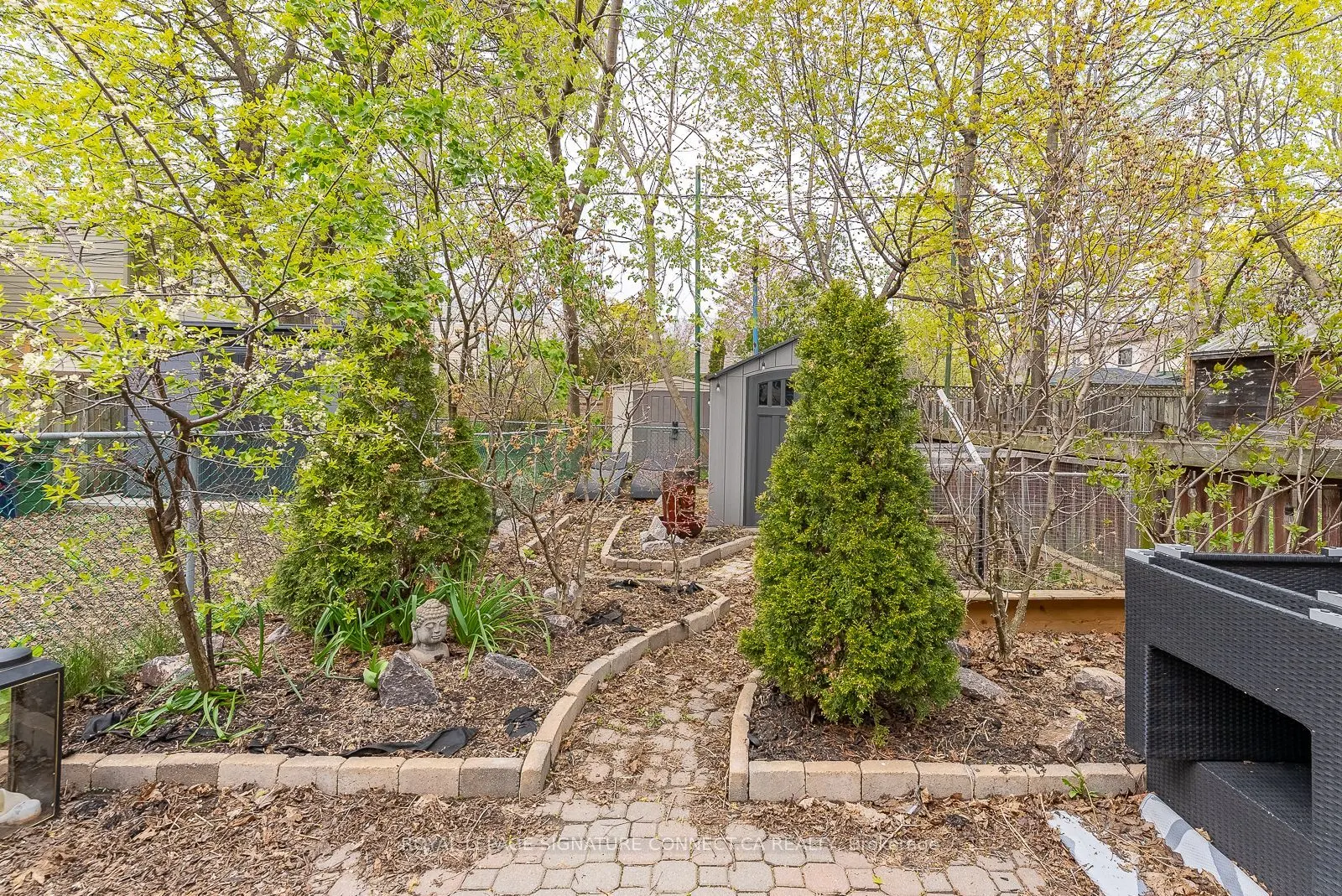 80 Oakcrest Avenue