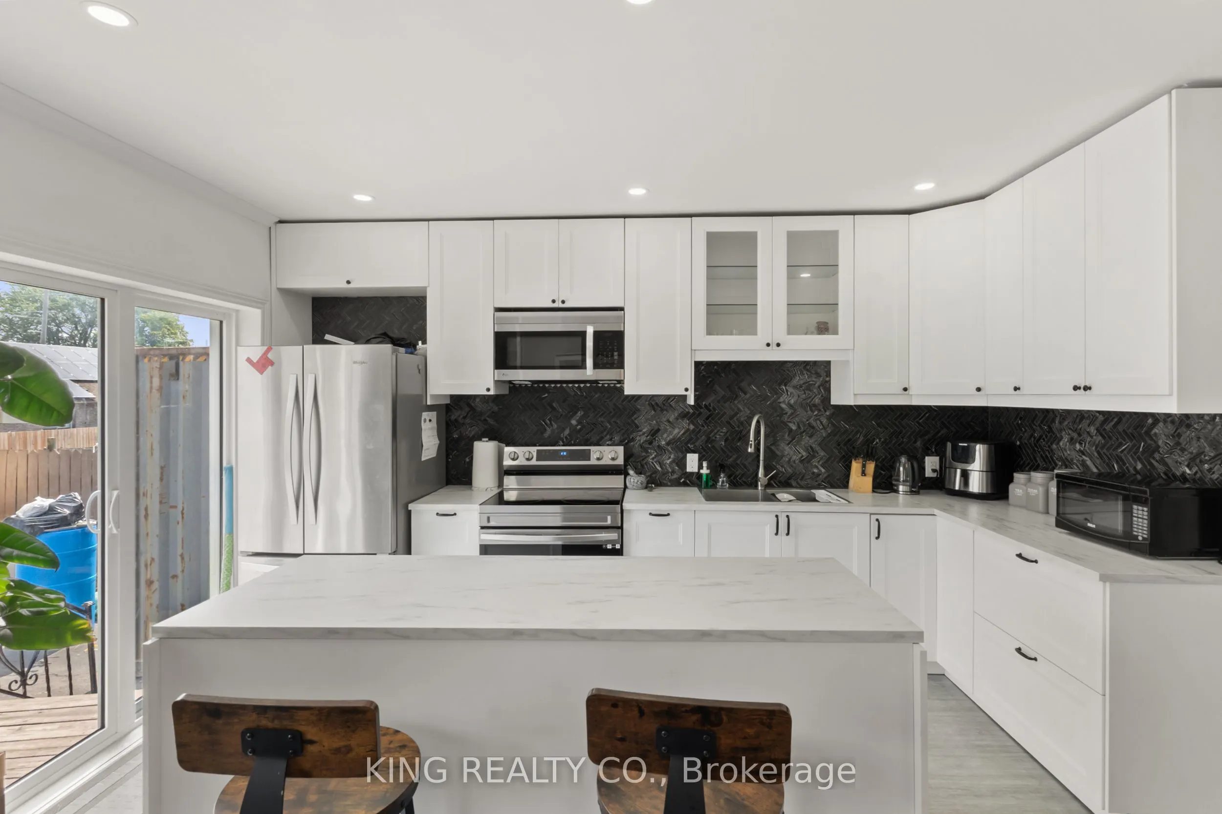 325 Ritson Road S