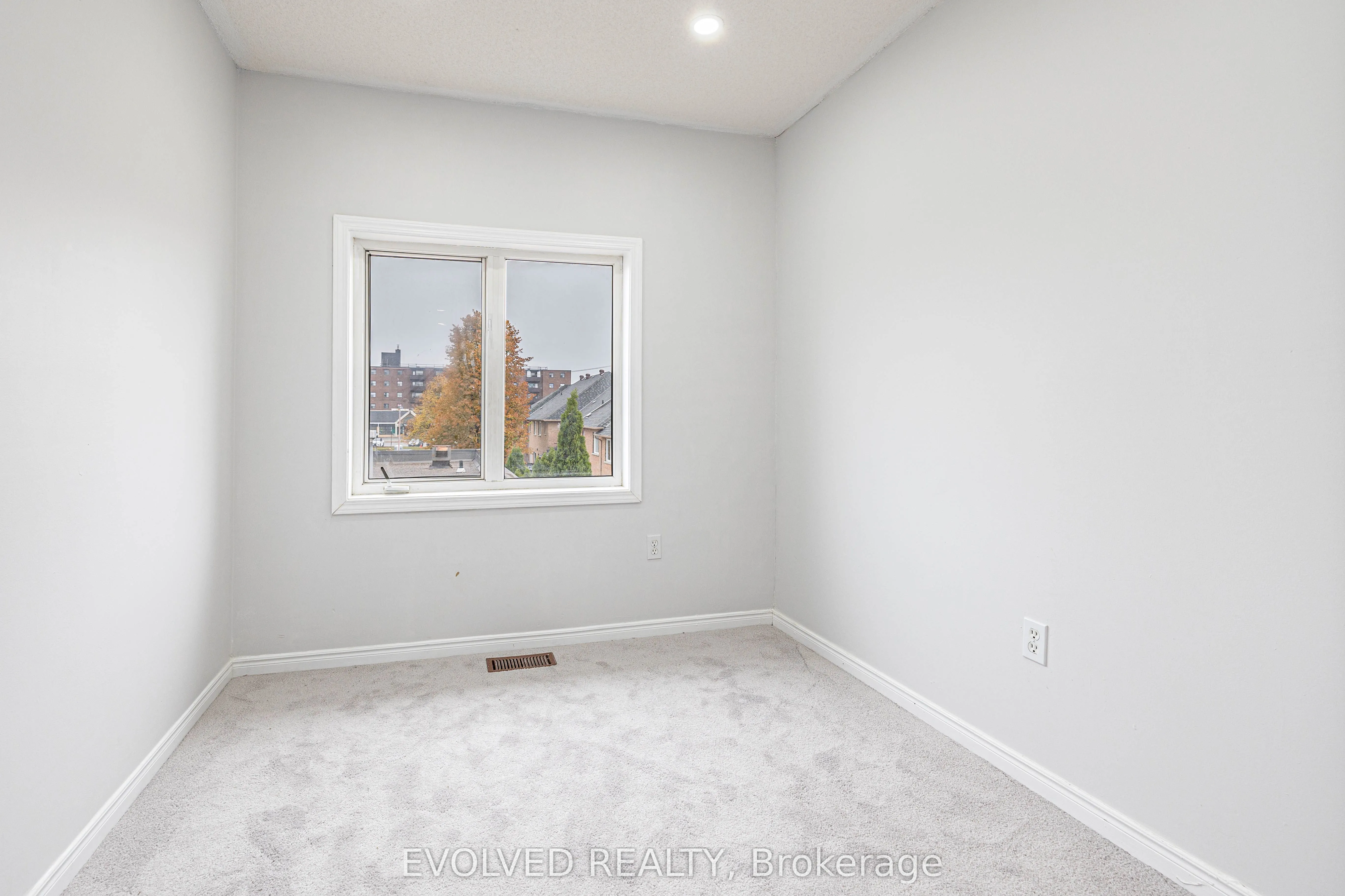 1075 Ellesmere Road, #84