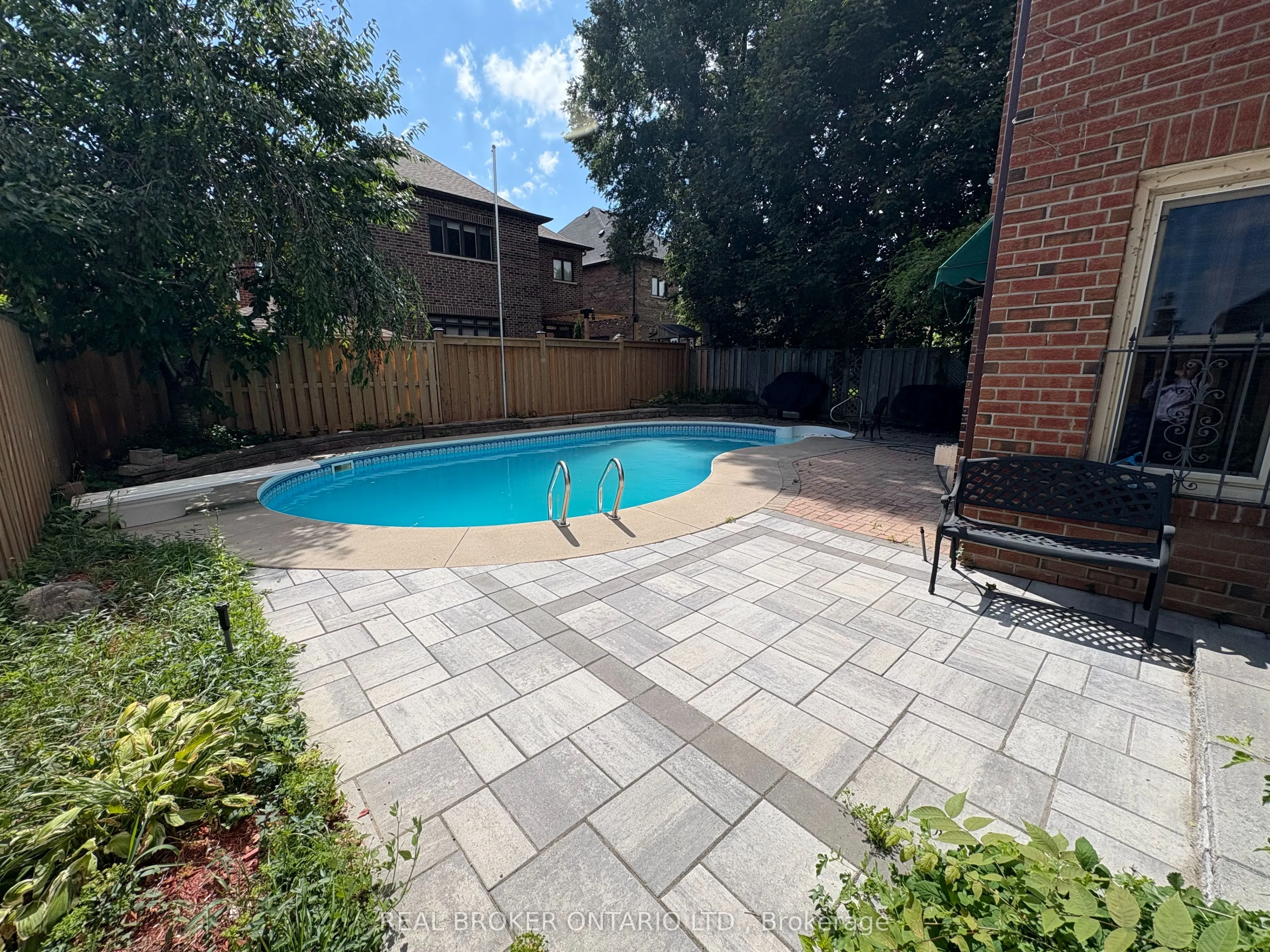 972 Gablehurst Crescent