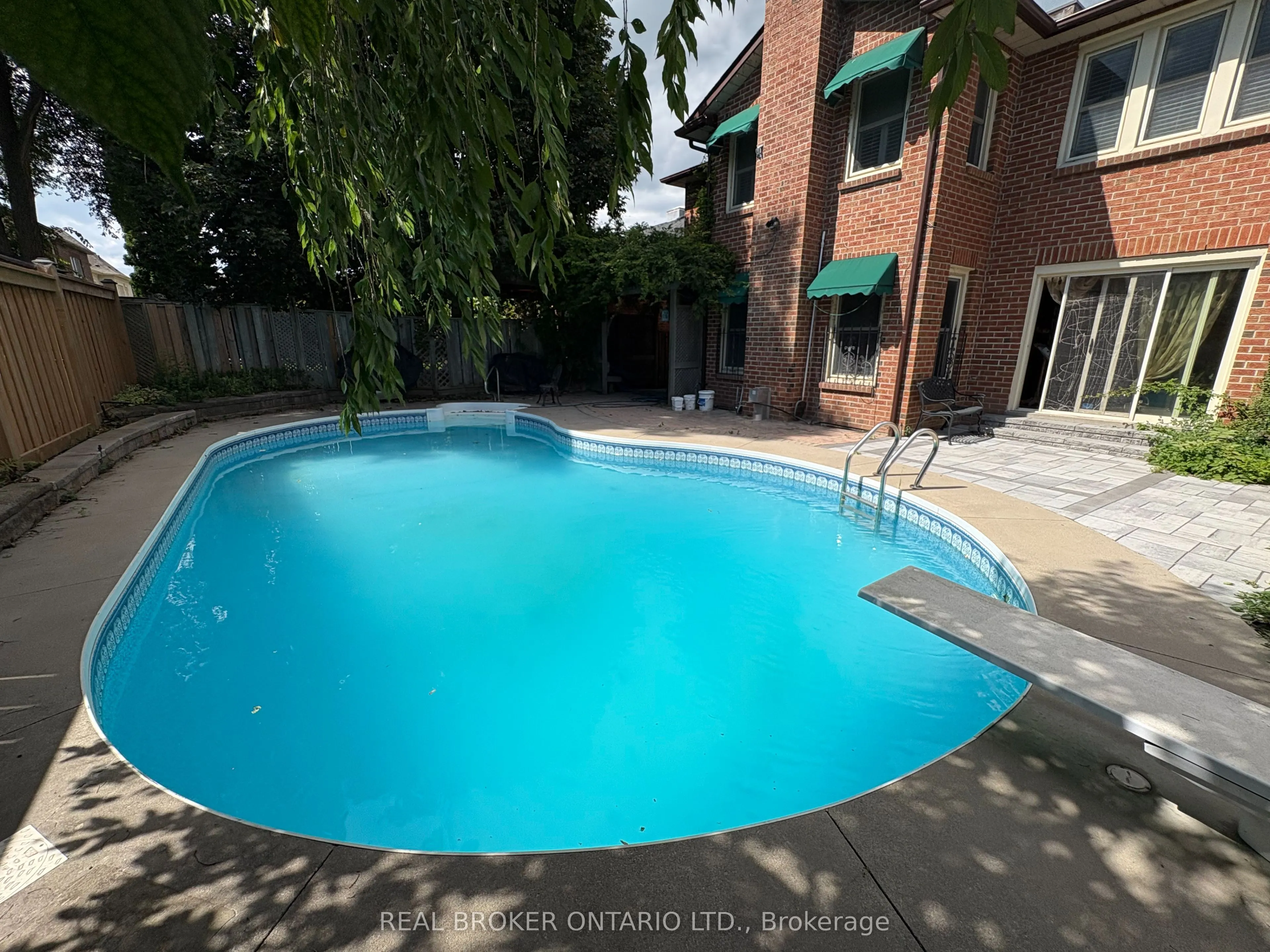 972 Gablehurst Crescent