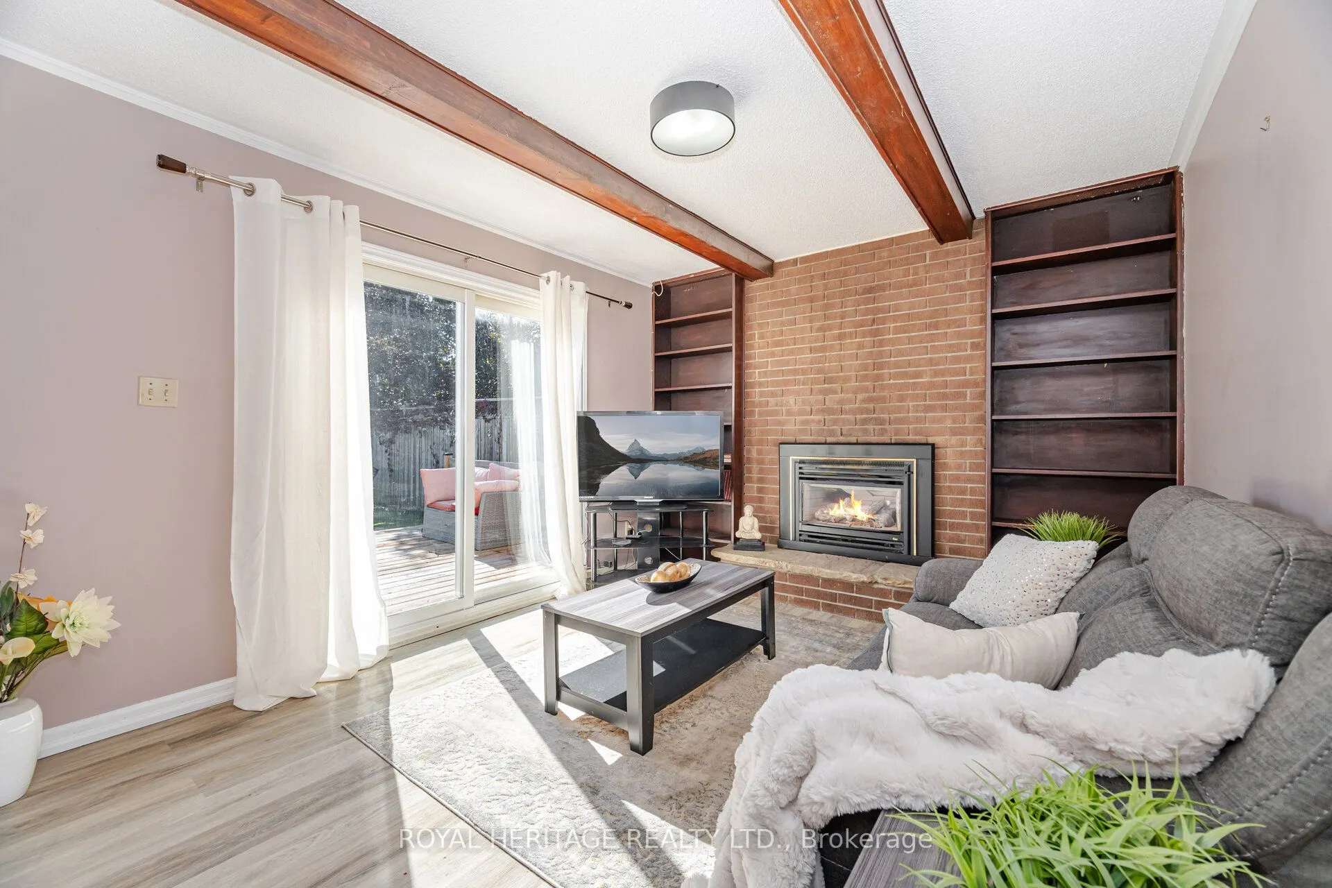 369 Carnaby Court