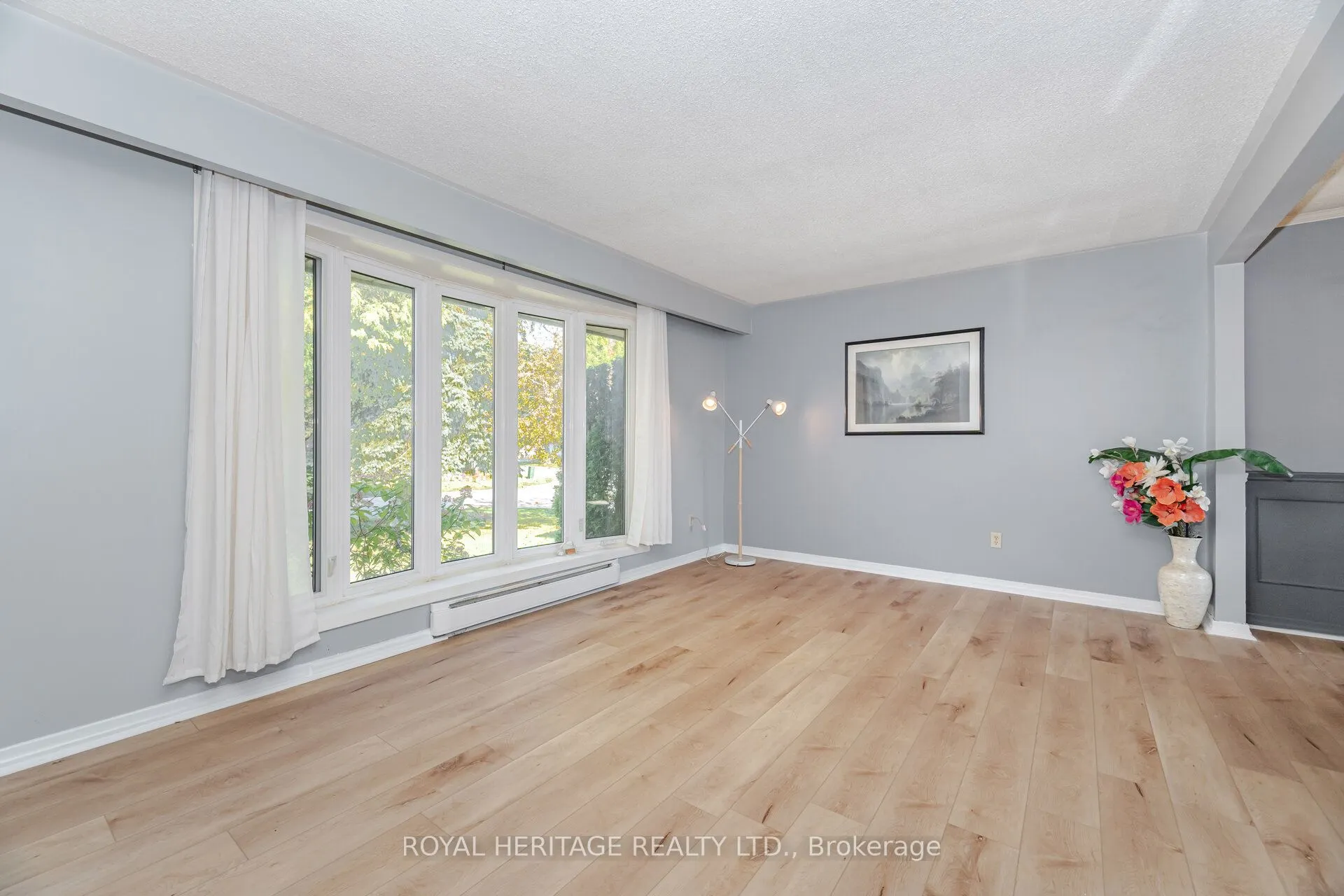 369 Carnaby Court