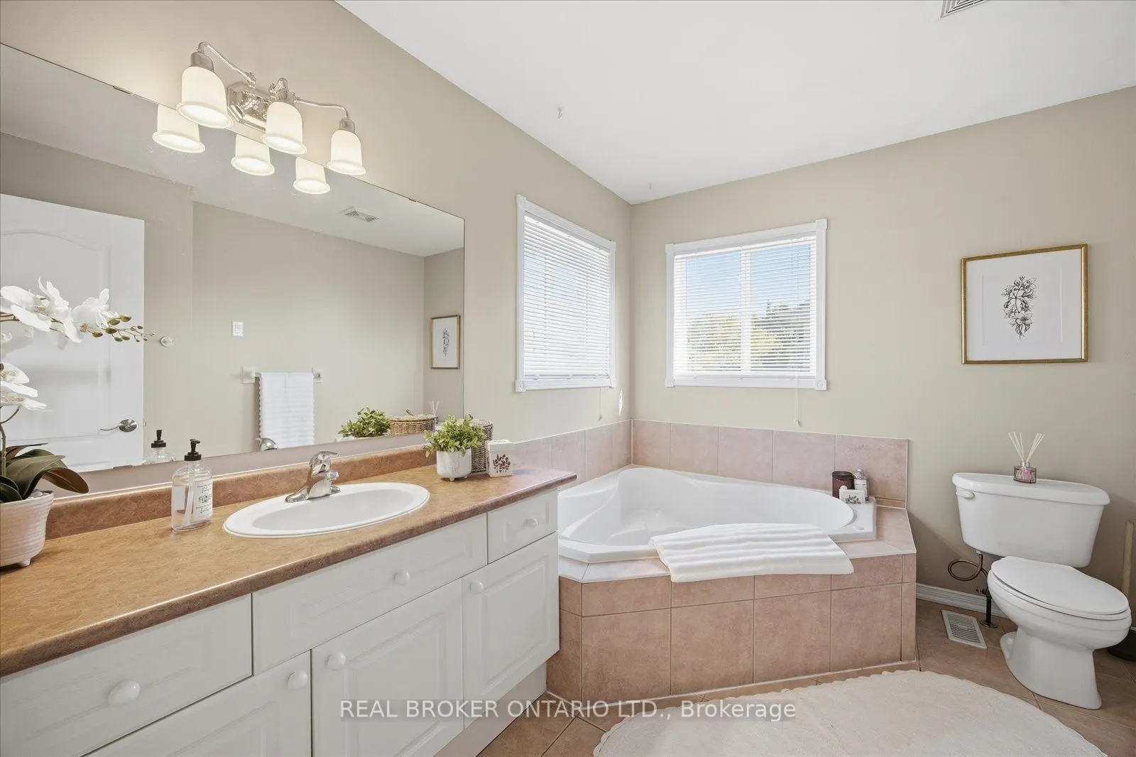 61 Aster Crescent