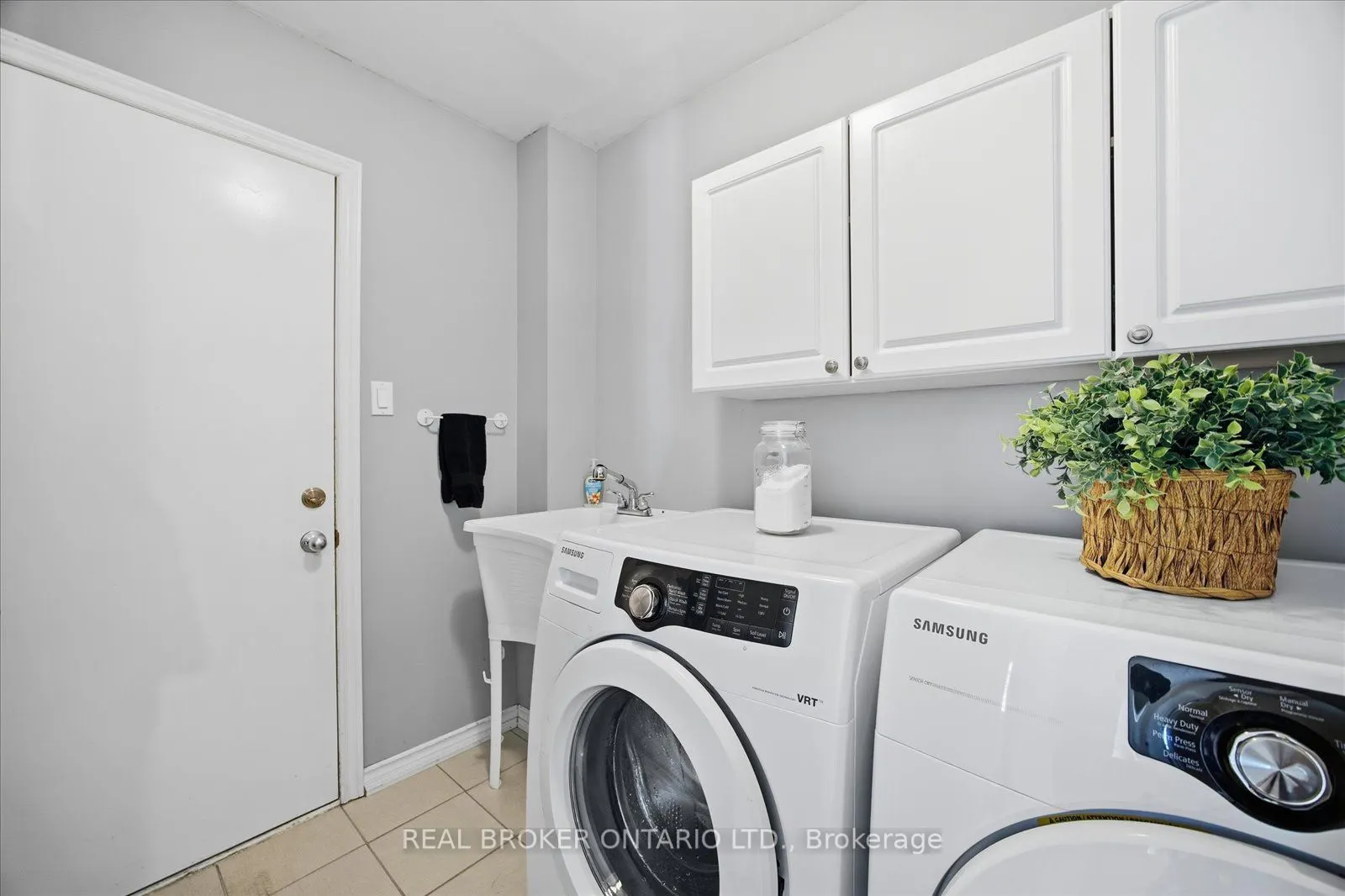 61 Aster Crescent