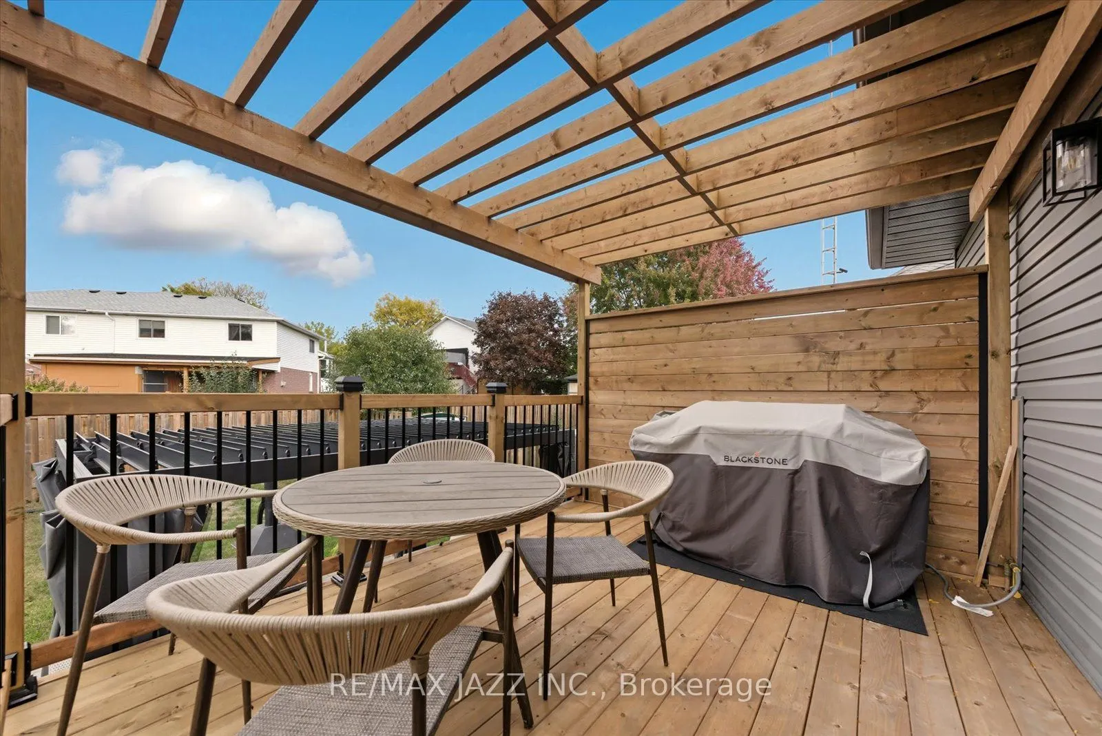 804 Beatrice Street E