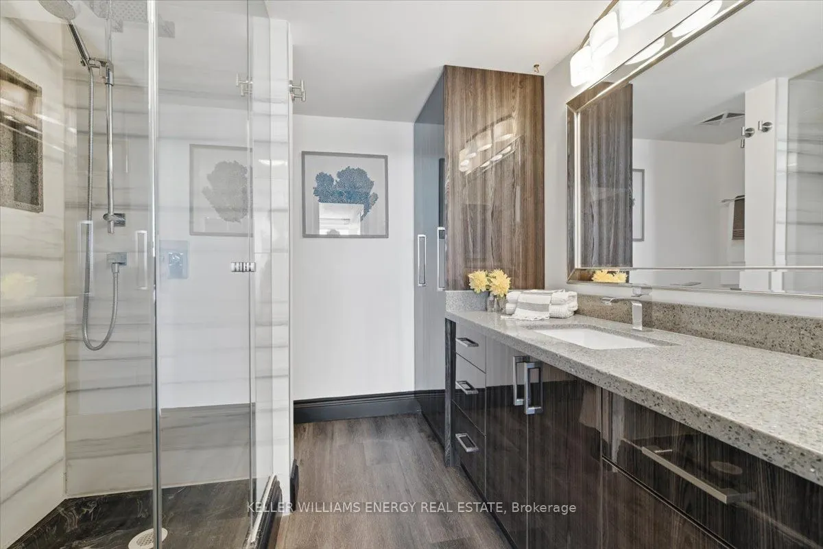 340 Watson Street W, #907