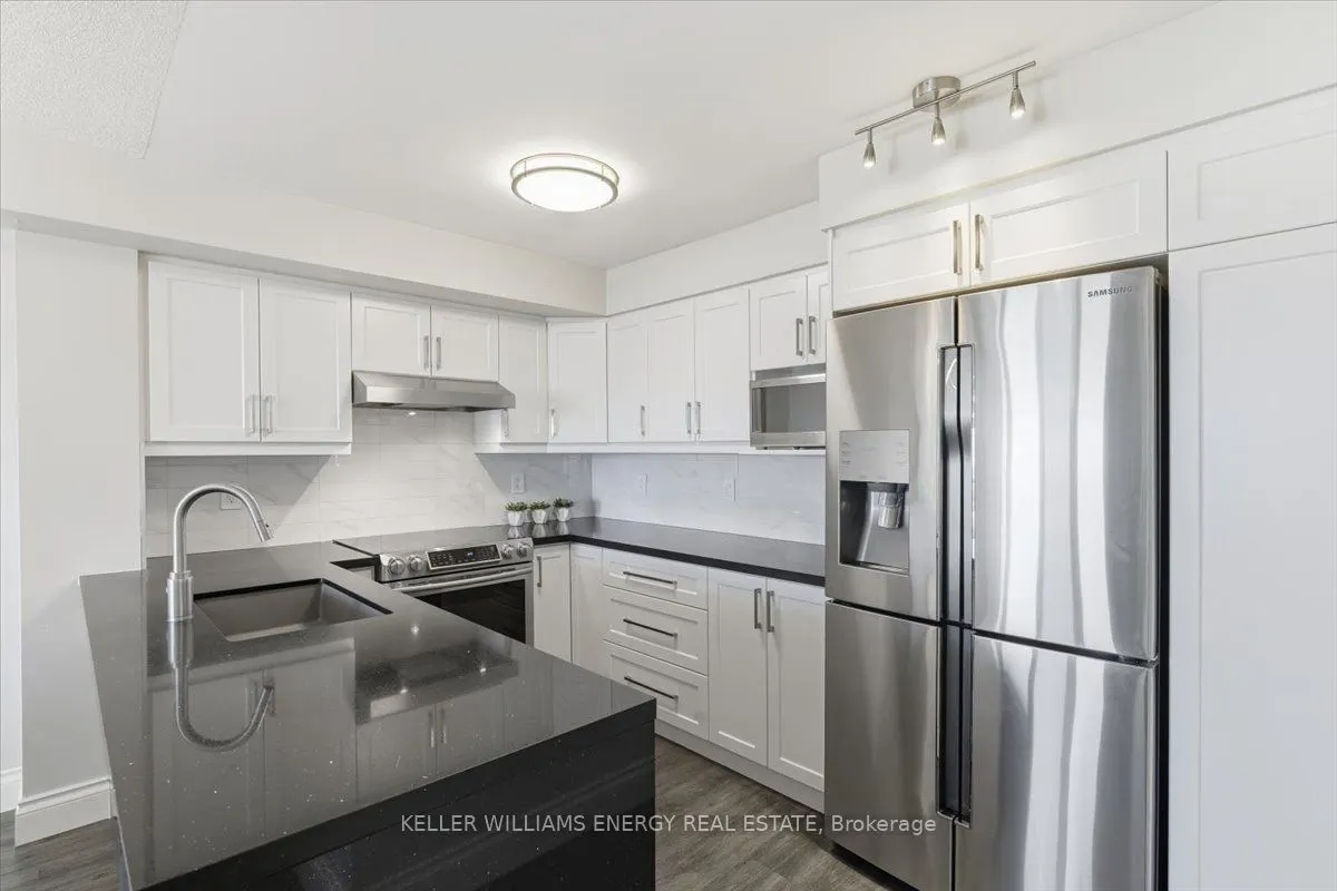 340 Watson Street W, #907