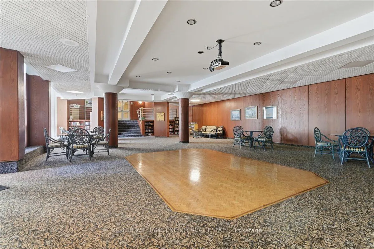 340 Watson Street W, #907