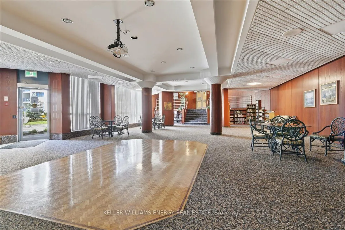 340 Watson Street W, #907
