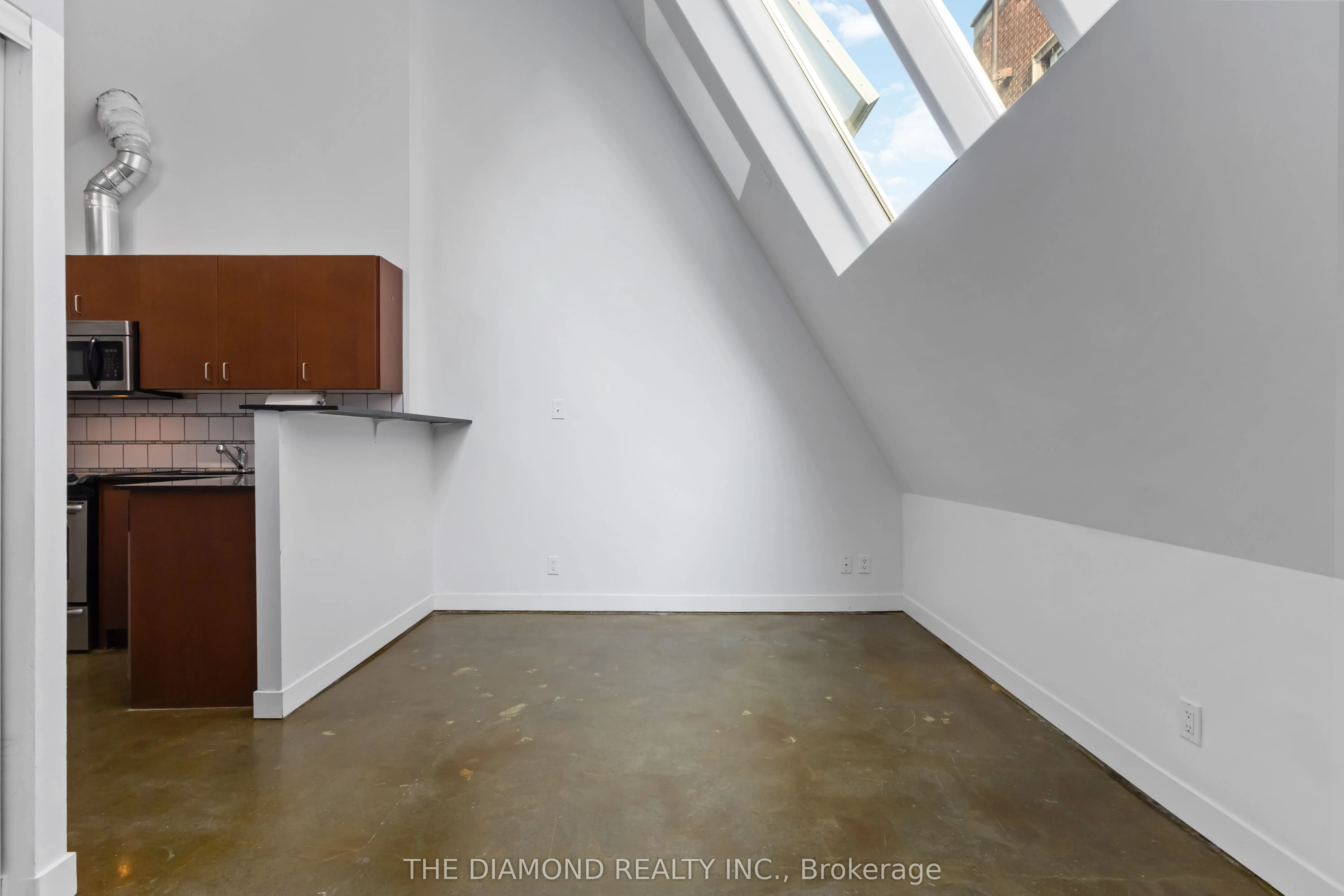 201 Carlaw Avenue, #255