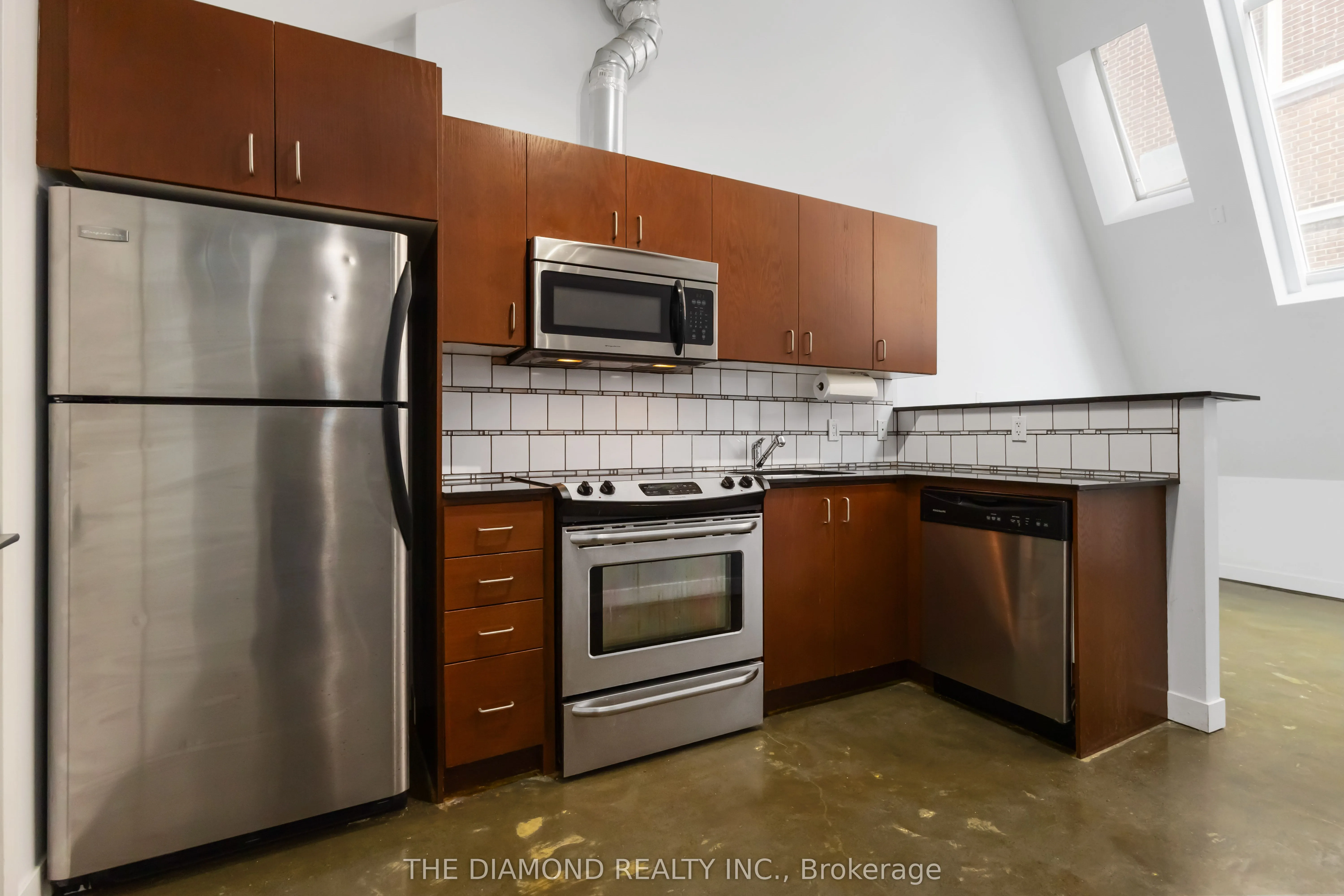 201 Carlaw Avenue, #255