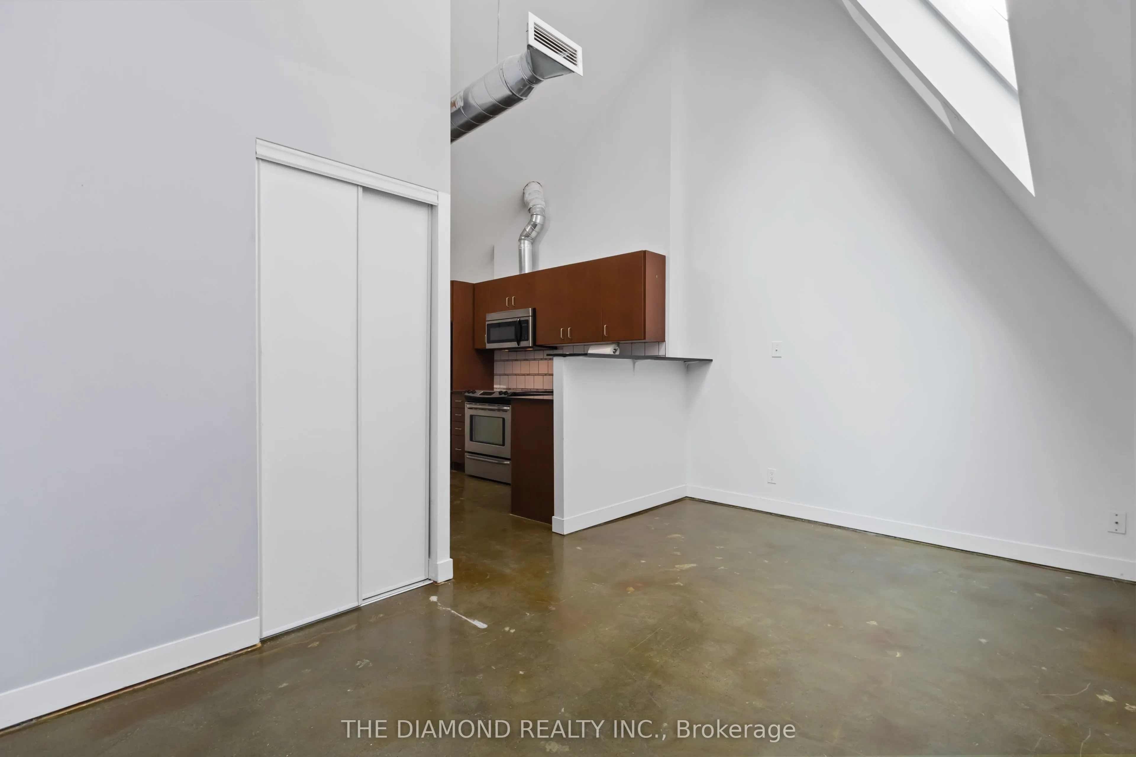 201 Carlaw Avenue, #255