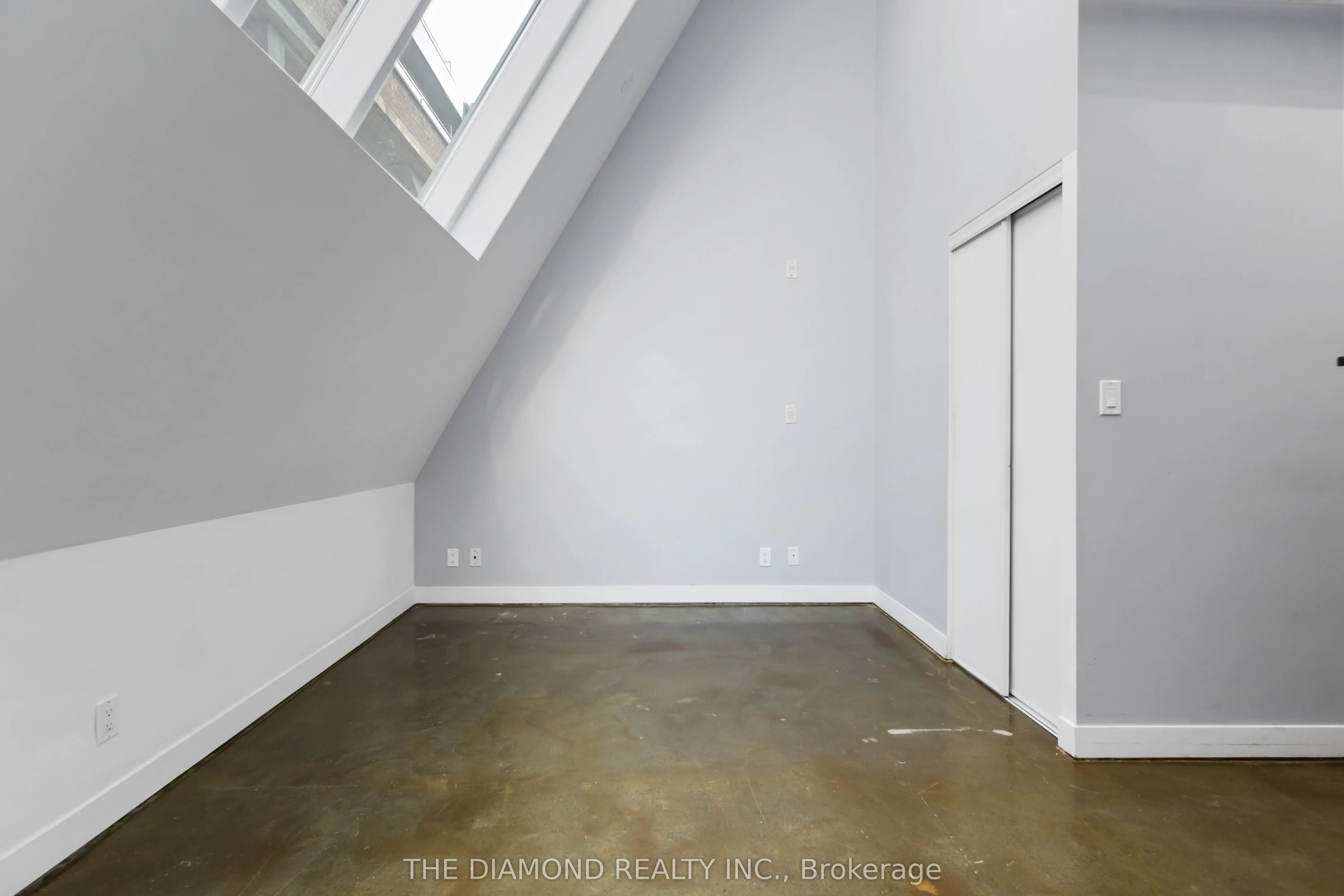 201 Carlaw Avenue, #255