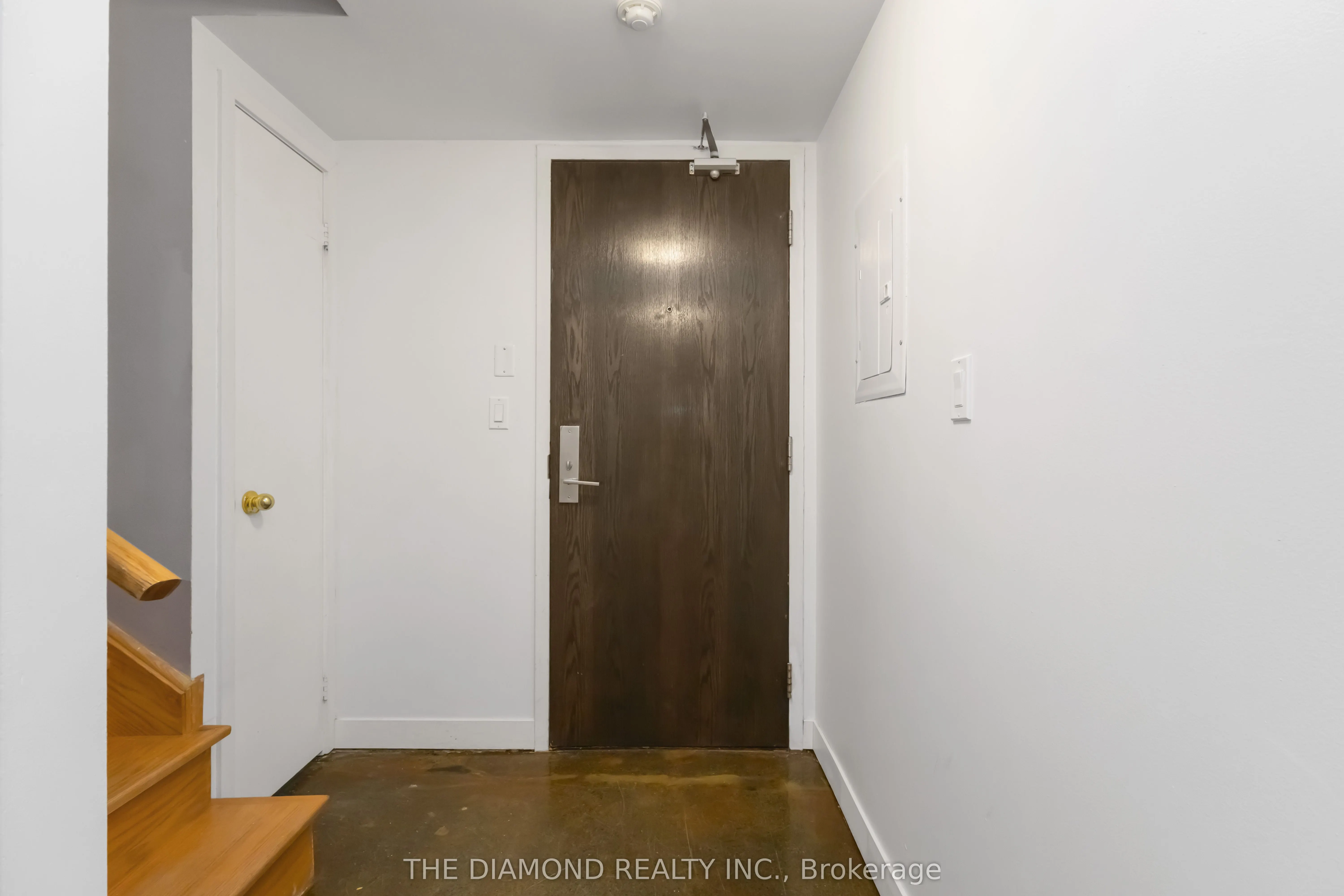 201 Carlaw Avenue, #255