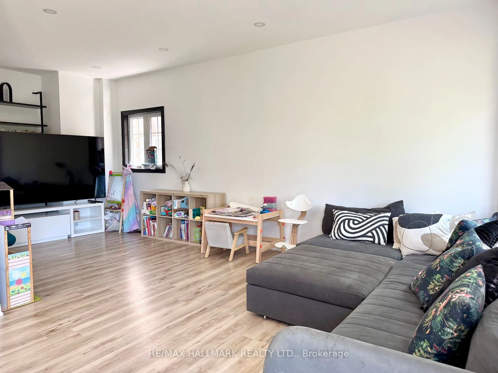 63 Chartway Boulevard