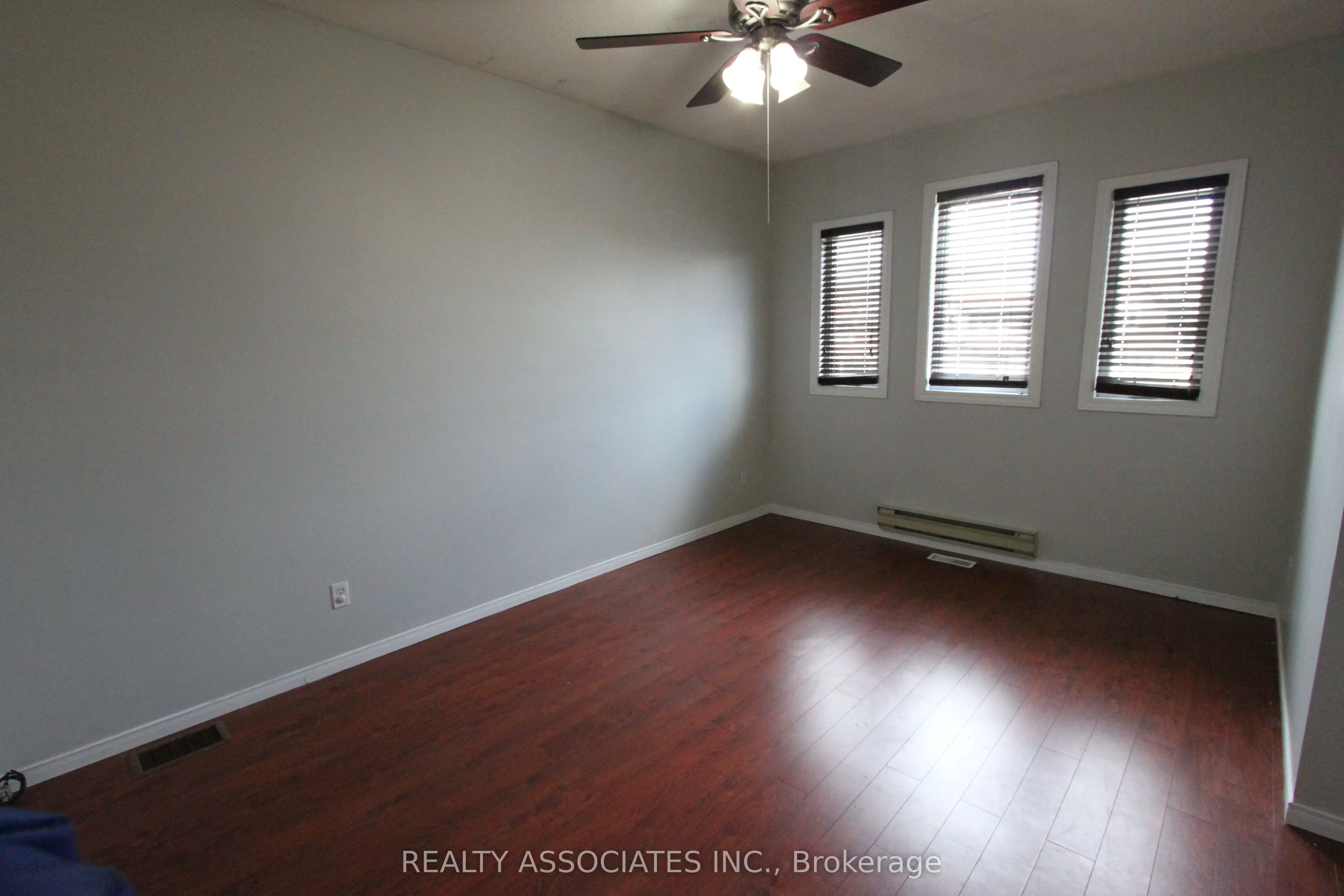 160 White Pine Crescent, #Main