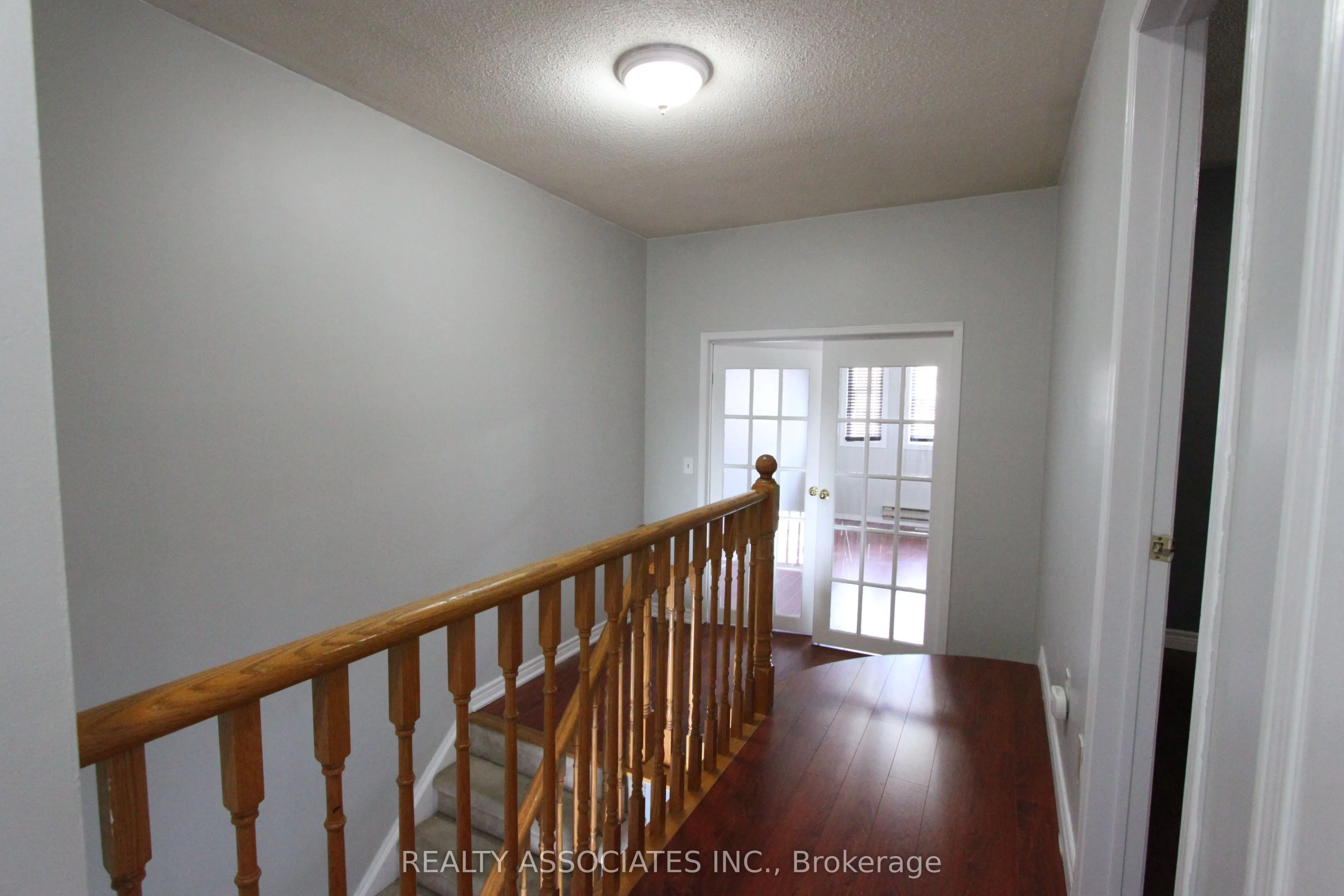 160 White Pine Crescent, #Main