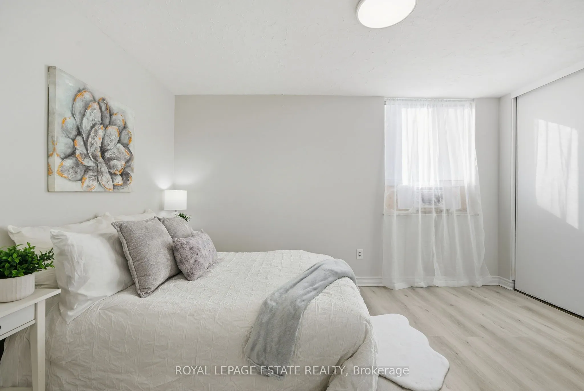 5 Massey Square, #709