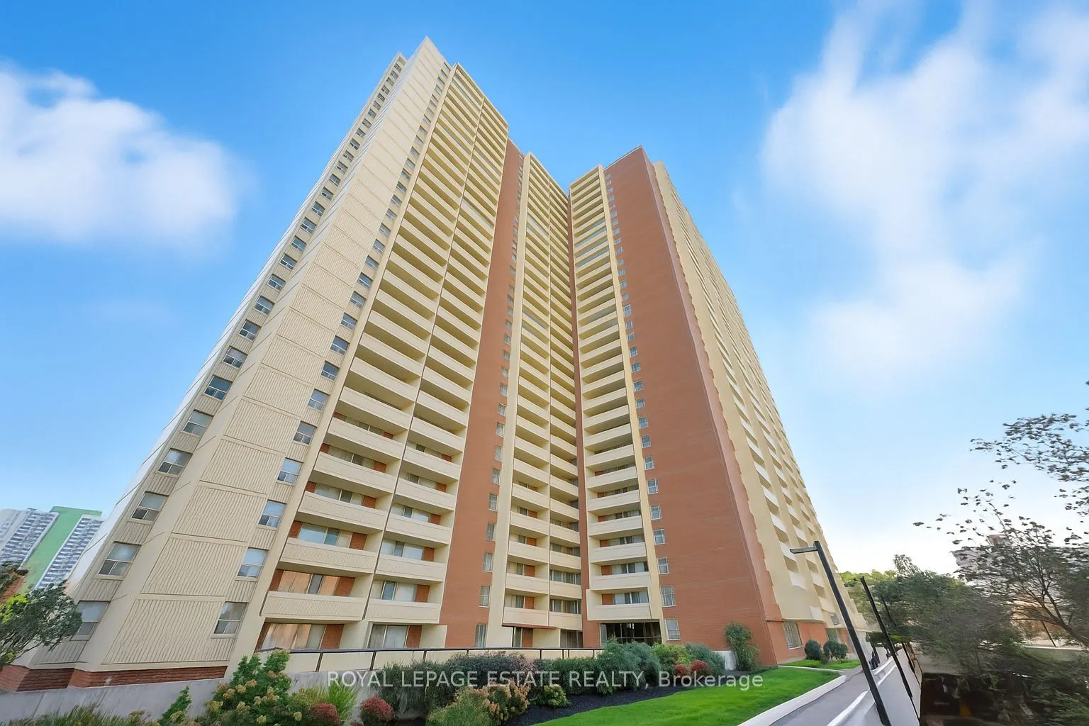 5 Massey Square, #709