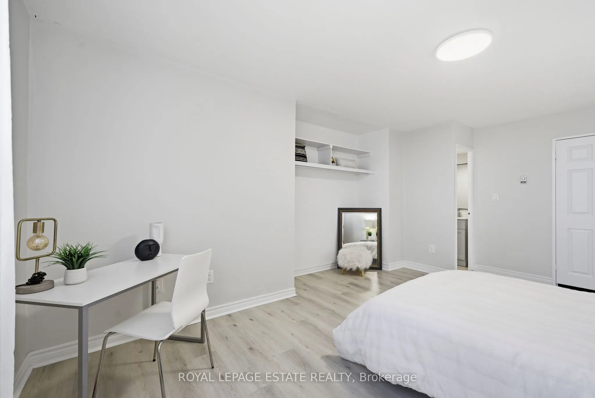 5 Massey Square, #709