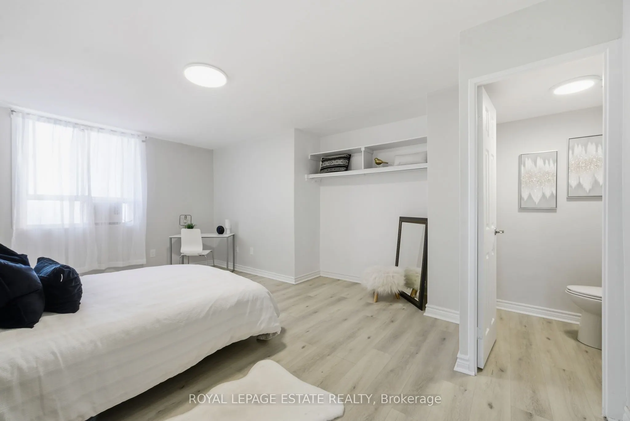 5 Massey Square, #709