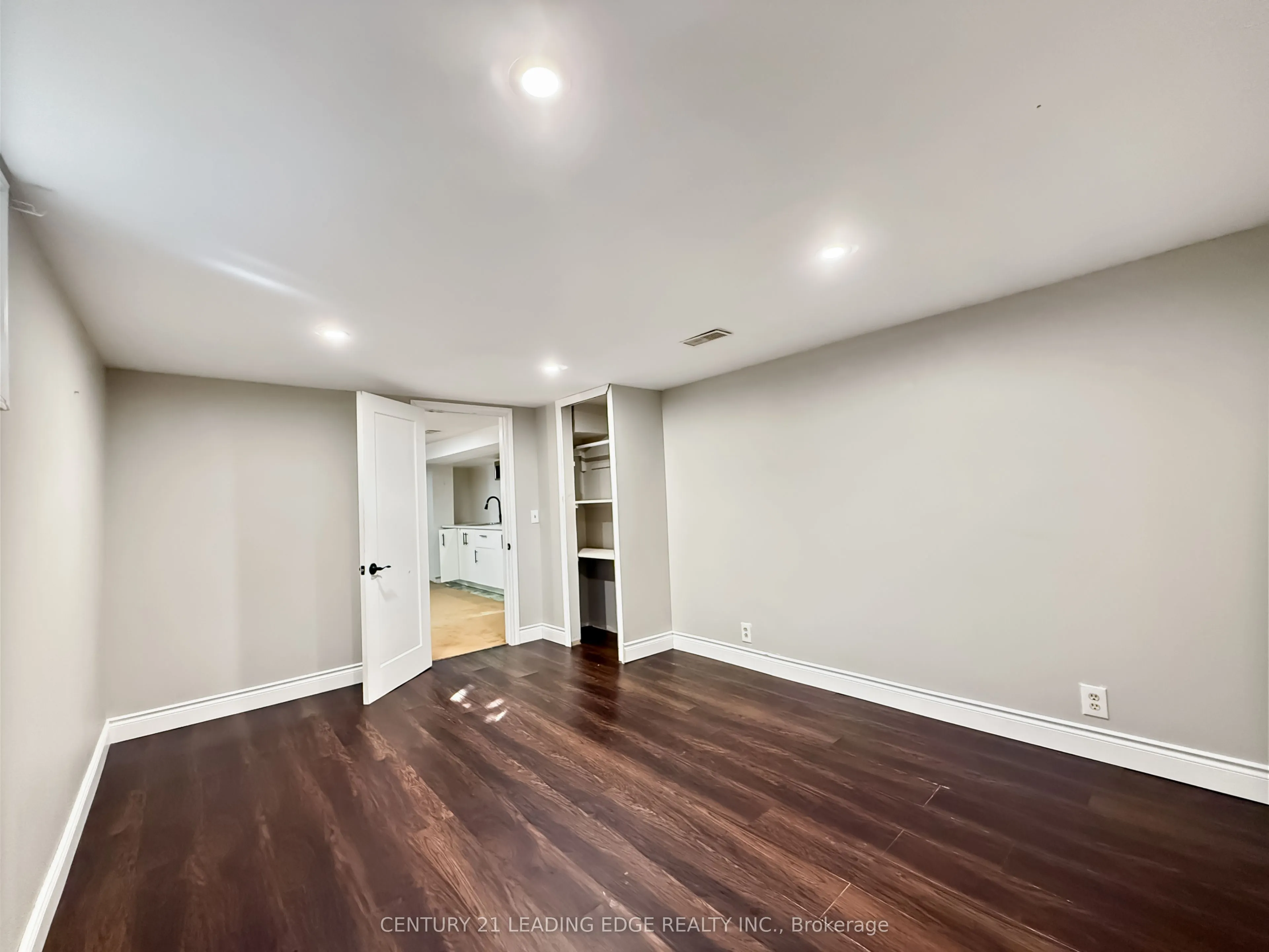 501 Bond Street E