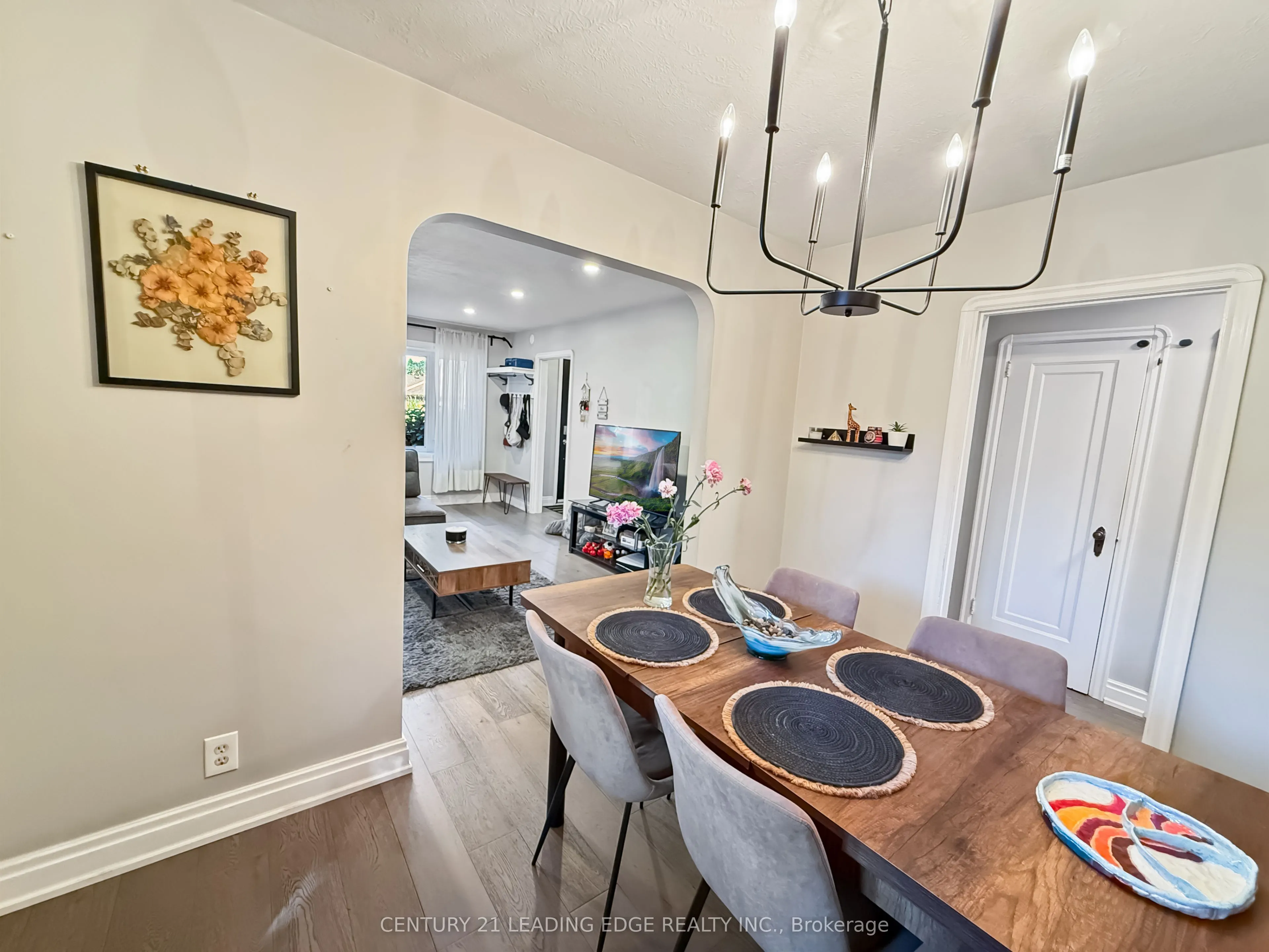 501 Bond Street E