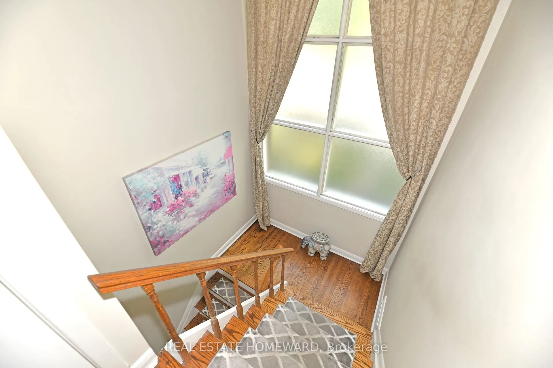 9 Red Deer Avenue
