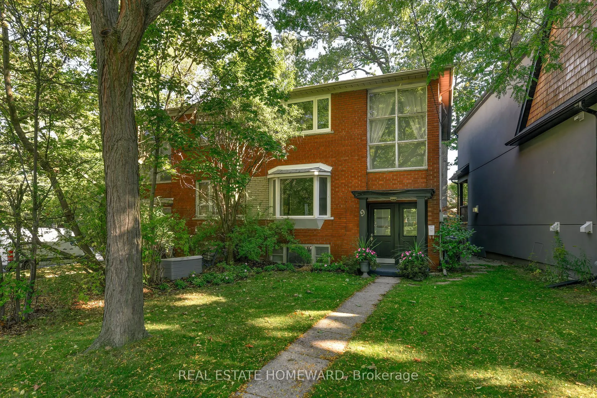 9 Red Deer Avenue