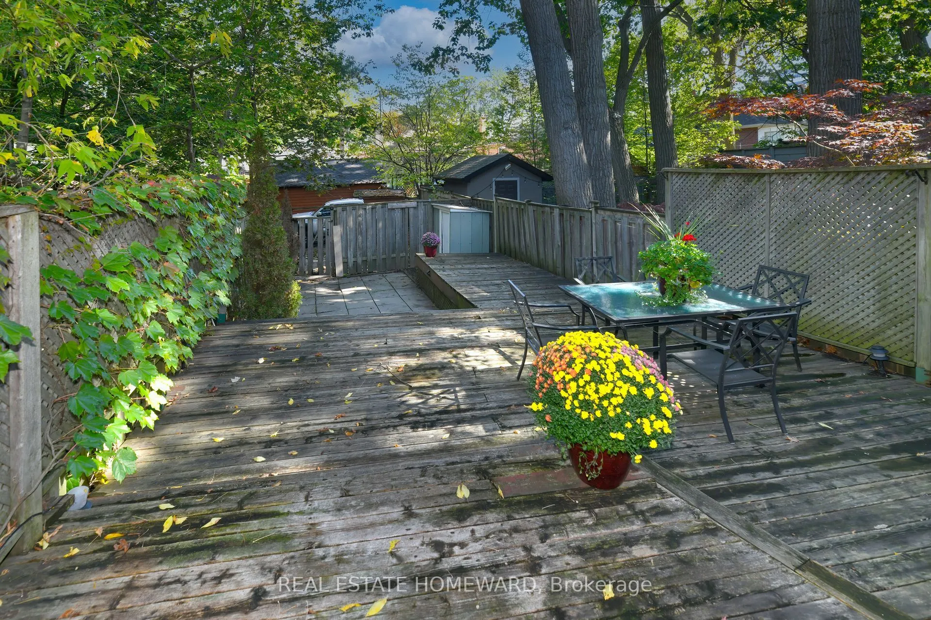 9 Red Deer Avenue