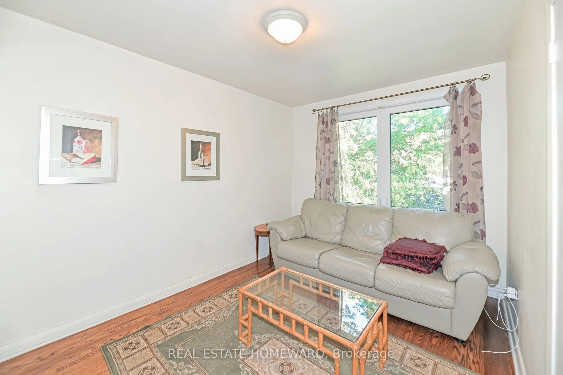 9 Red Deer Avenue