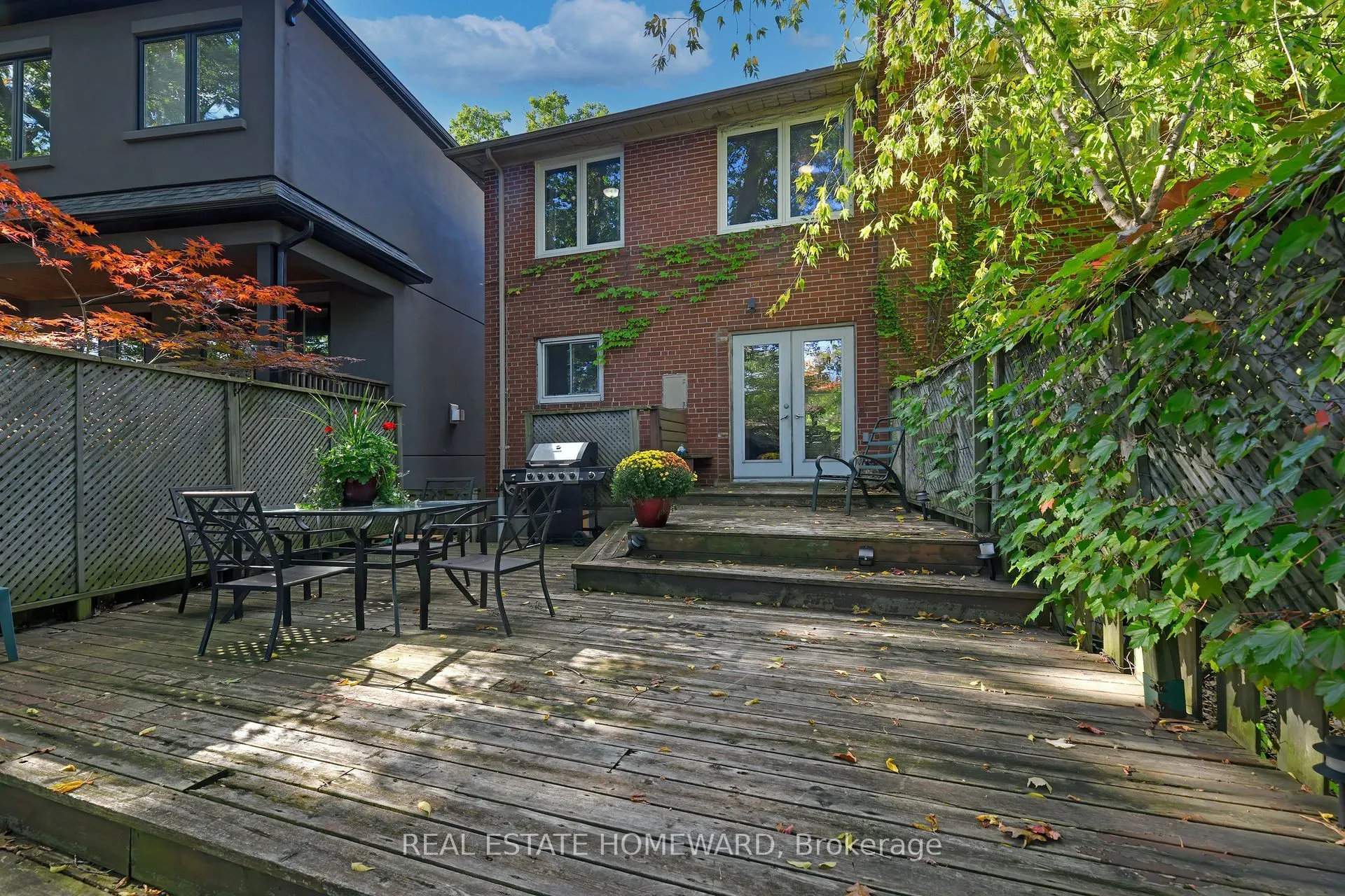 9 Red Deer Avenue