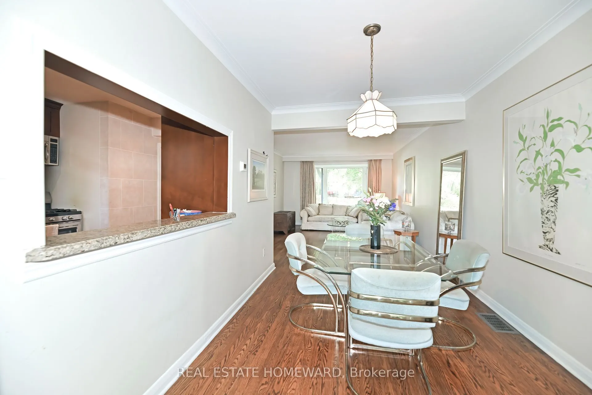 9 Red Deer Avenue