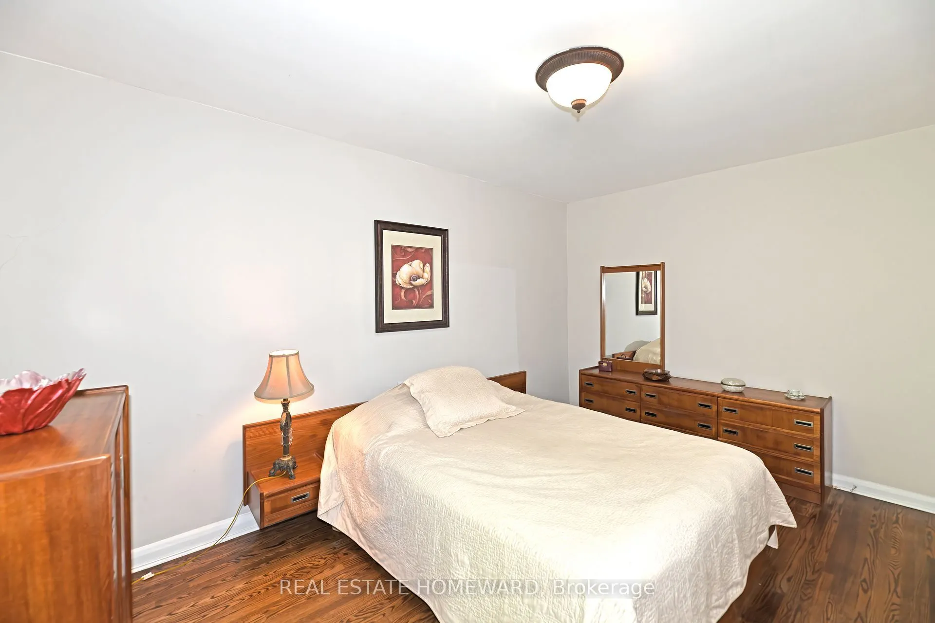 9 Red Deer Avenue