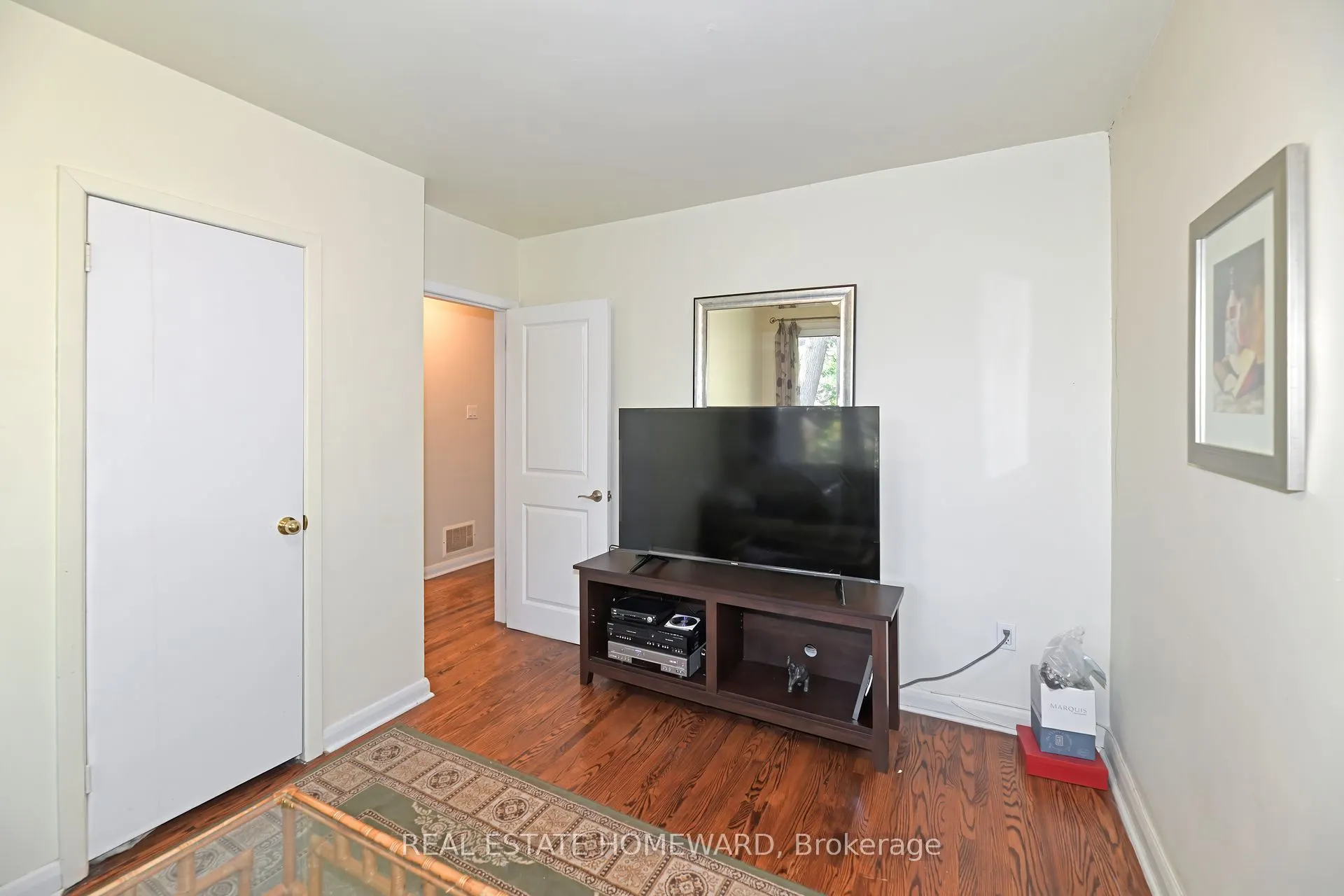 9 Red Deer Avenue