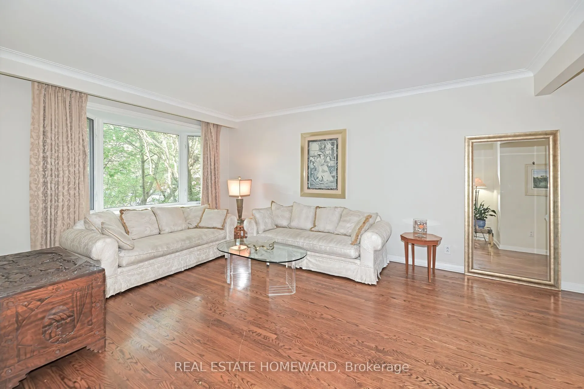 9 Red Deer Avenue