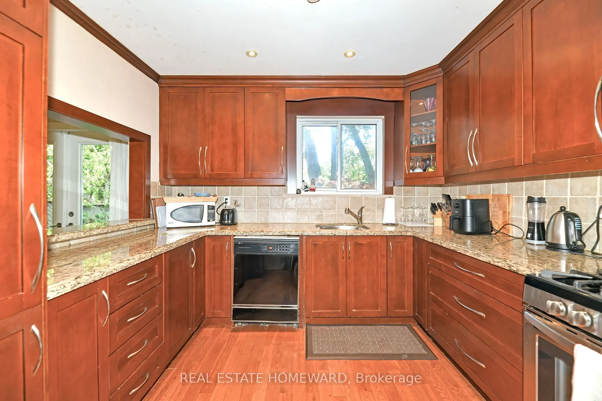 9 Red Deer Avenue