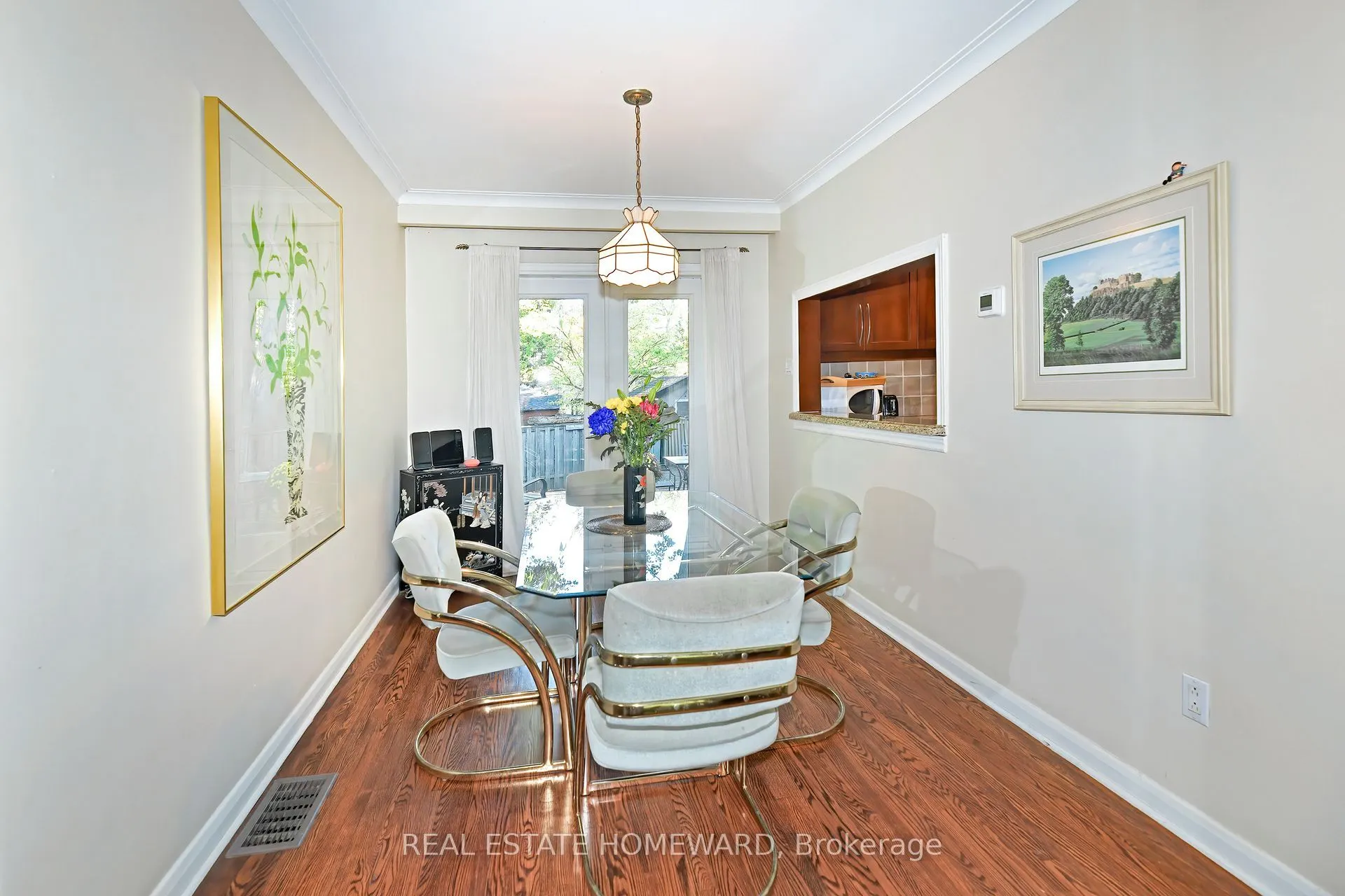 9 Red Deer Avenue