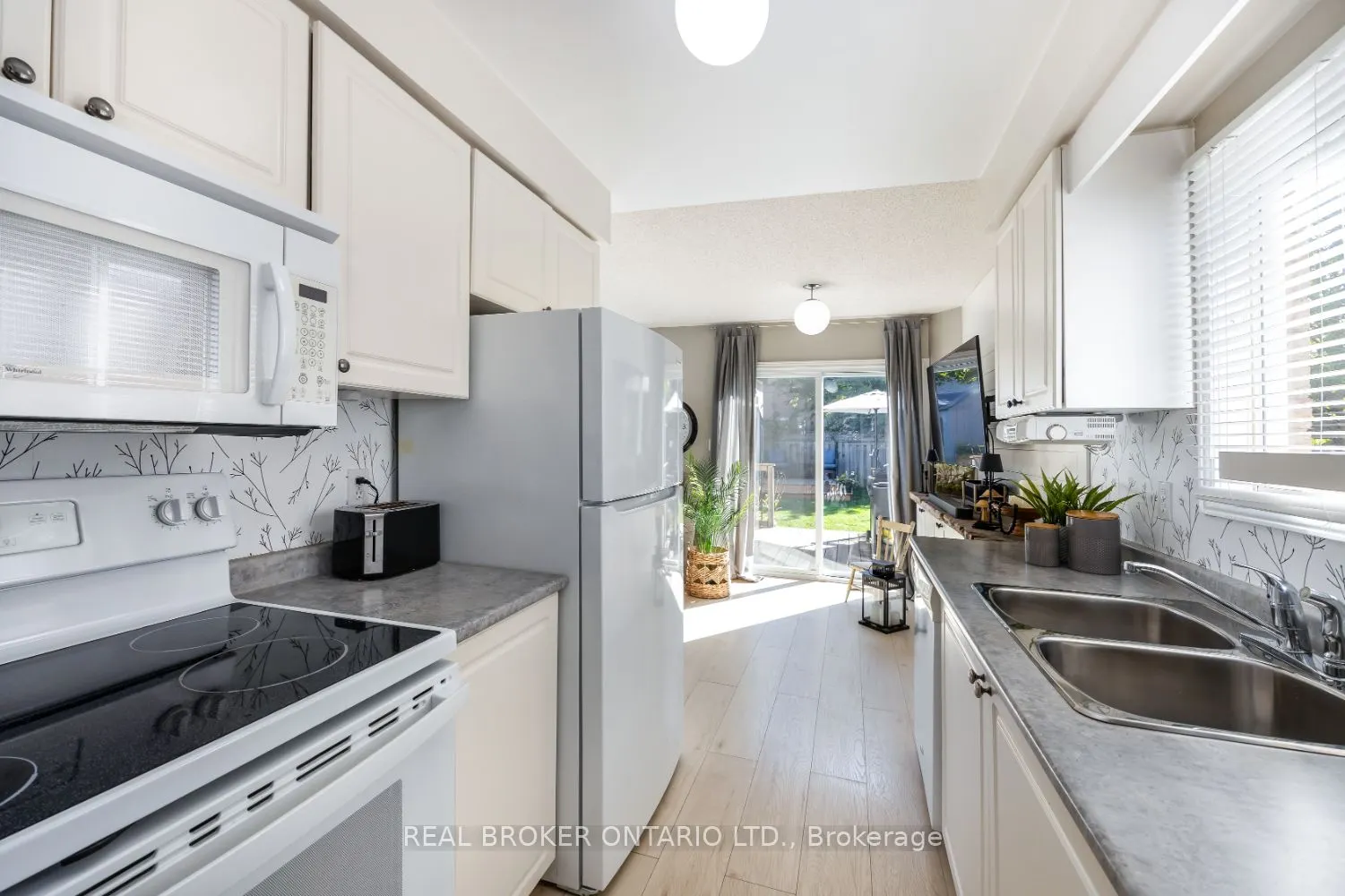 13 Fieldcrest Avenue