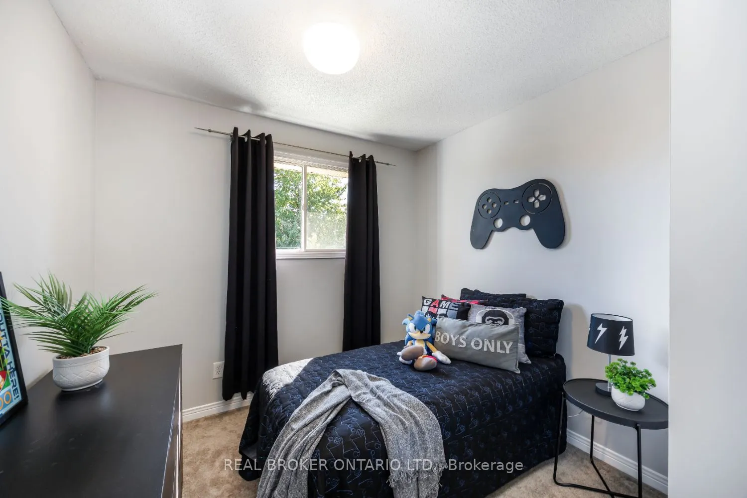 13 Fieldcrest Avenue